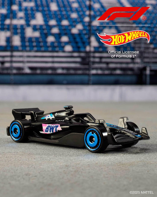 Hot Wheels 1:64 scale Formula 1 toy cars, set of 5 die-cast vehicles with racing team designs on display.