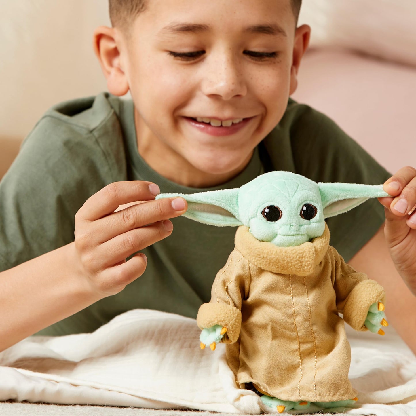 Disney Store Official Grogu Mini Bean Bag Plush, The Mandalorian, 20cm/8”, Small Cuddly Baby Yoda Soft Toy, Suitable for Ages 0+