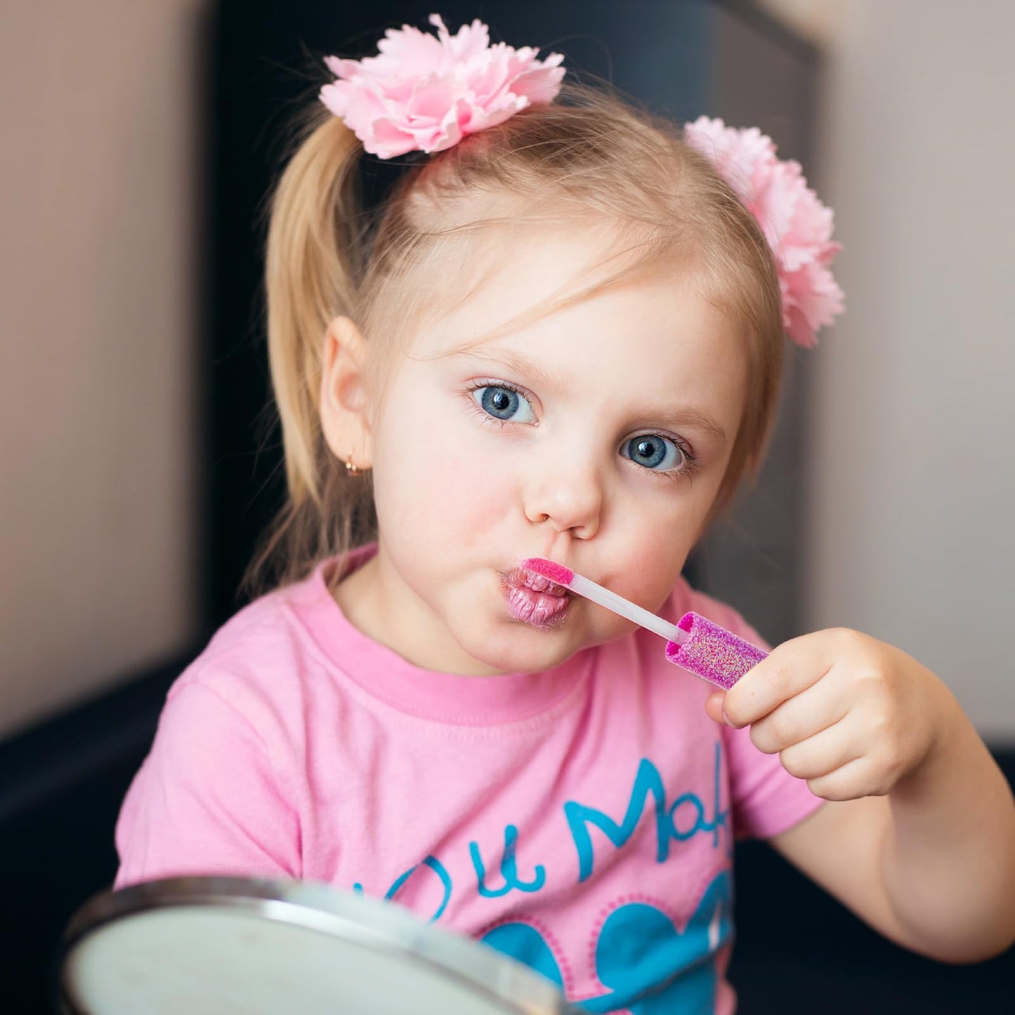 Disney Minnie Mouse 7-piece lip gloss set for girls, featuring vibrant colors and cute packaging, ideal for parties and sleepovers.