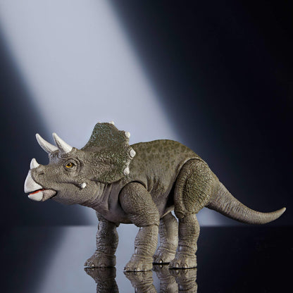 Jurassic World Hammond Collection Dinosaur Action Figure Toy, Juvenile Triceratops Premium Movie Design with Glass Eyes & 14 Points Articulation, JDJ07, [Mehrfarbig]