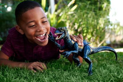 Mattel Jurassic World Dino Trackers Track 'n Attack Indoraptor, Dinosaur Toy with Sound, Lights, Motion and 3 Attack Features, Tracking Gear, Digital Play Options, Toys for Ages 4 and Up, HKY12