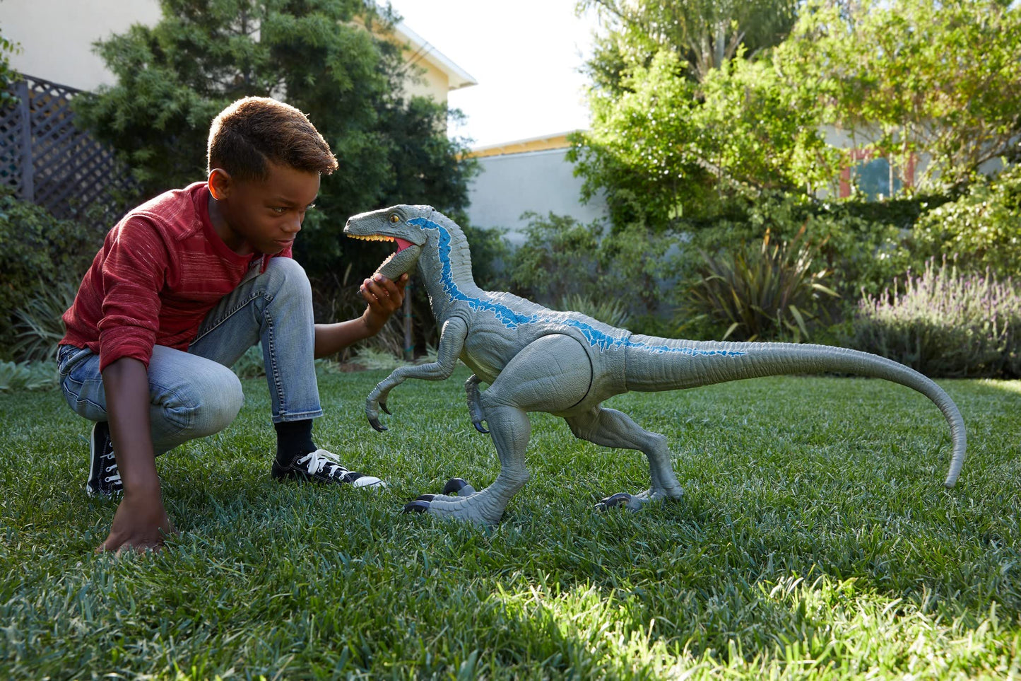 Jurassic World Large Dinosaur Toy, Super Colossal Velociraptor Blue Action Figure 3.5 Feet Long with Eating Feature, Gift for Kids, Única