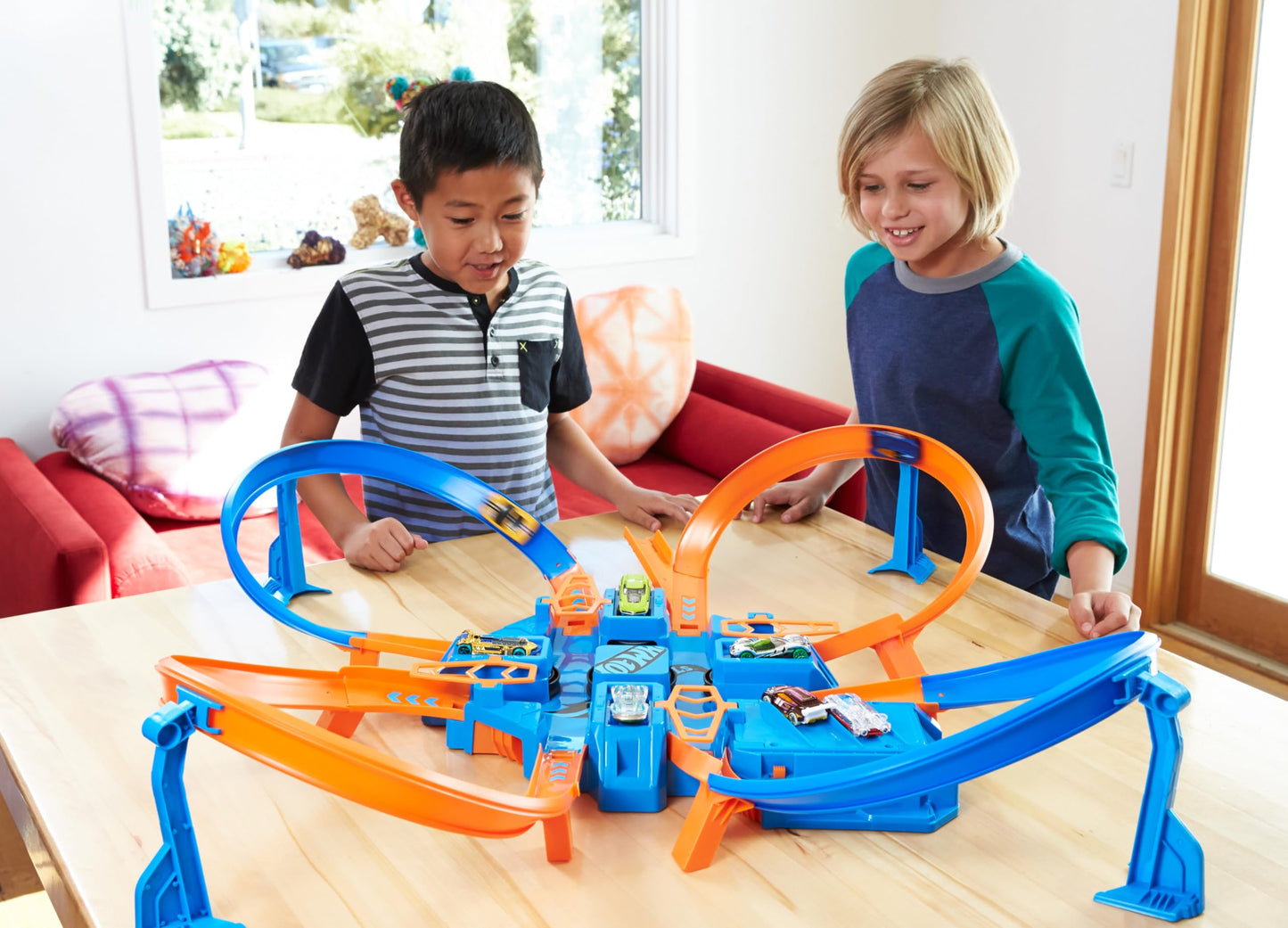 Hot Wheels Criss Cross Crash Motorized Track Set, 4 High Speed Crash Zones, 4-Way Booster, 4 Loops, Includes 1 Die-Cast Vehicle, 4 to 10 Years+, DTN42 - Amazon Exclusive
