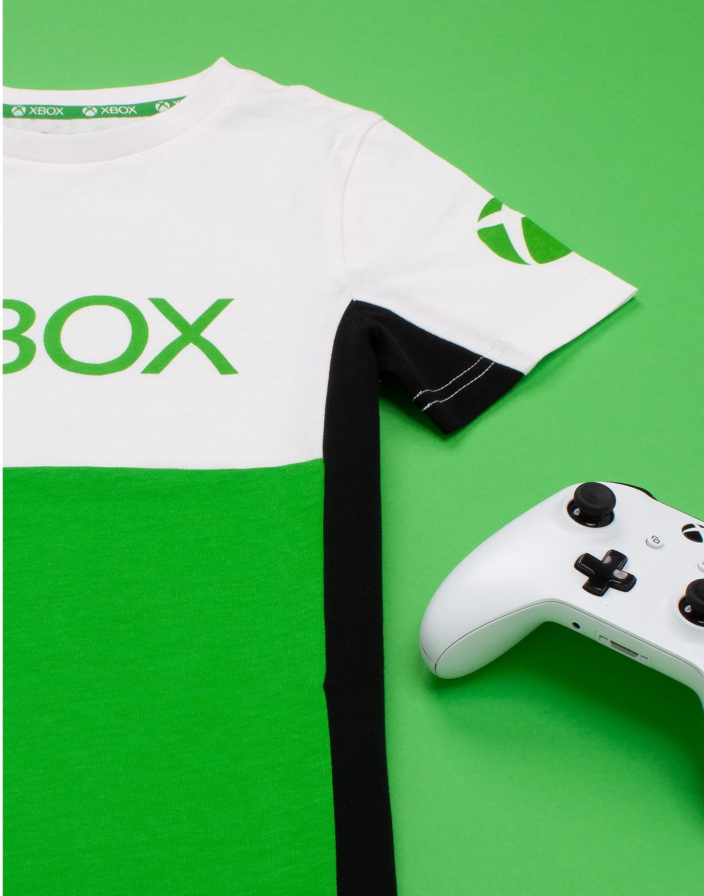 Xbox kids' green T-shirt featuring a block-style game logo, perfect for boys and girls aged 11-12 years.