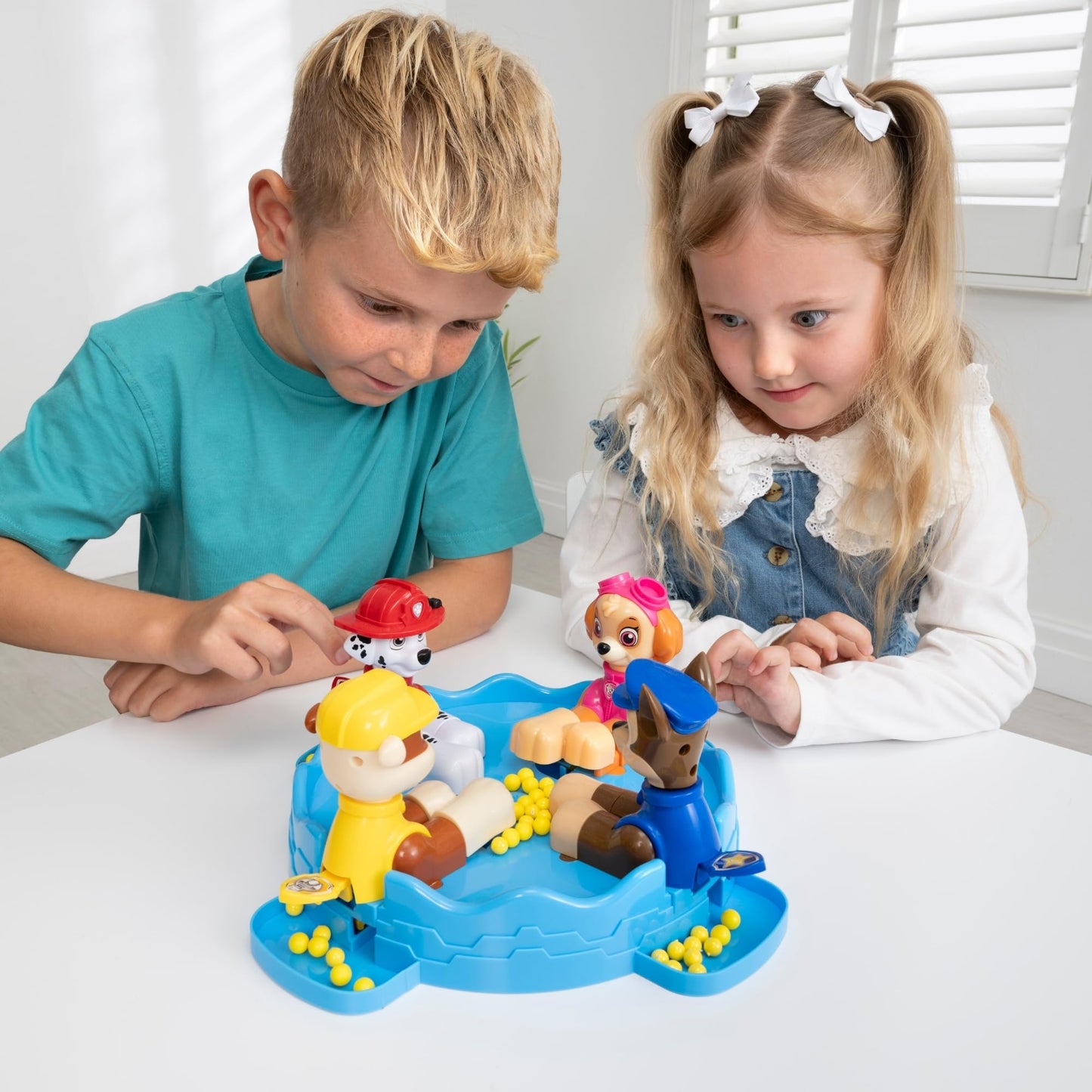 Paw Patrol Snappy Pups Family Board Game | Fun Toys For All The Family Entertainment | Chase, Marshall, Skye & Rubble | Perfect And Fun Gift For Any Child | Ages 3+