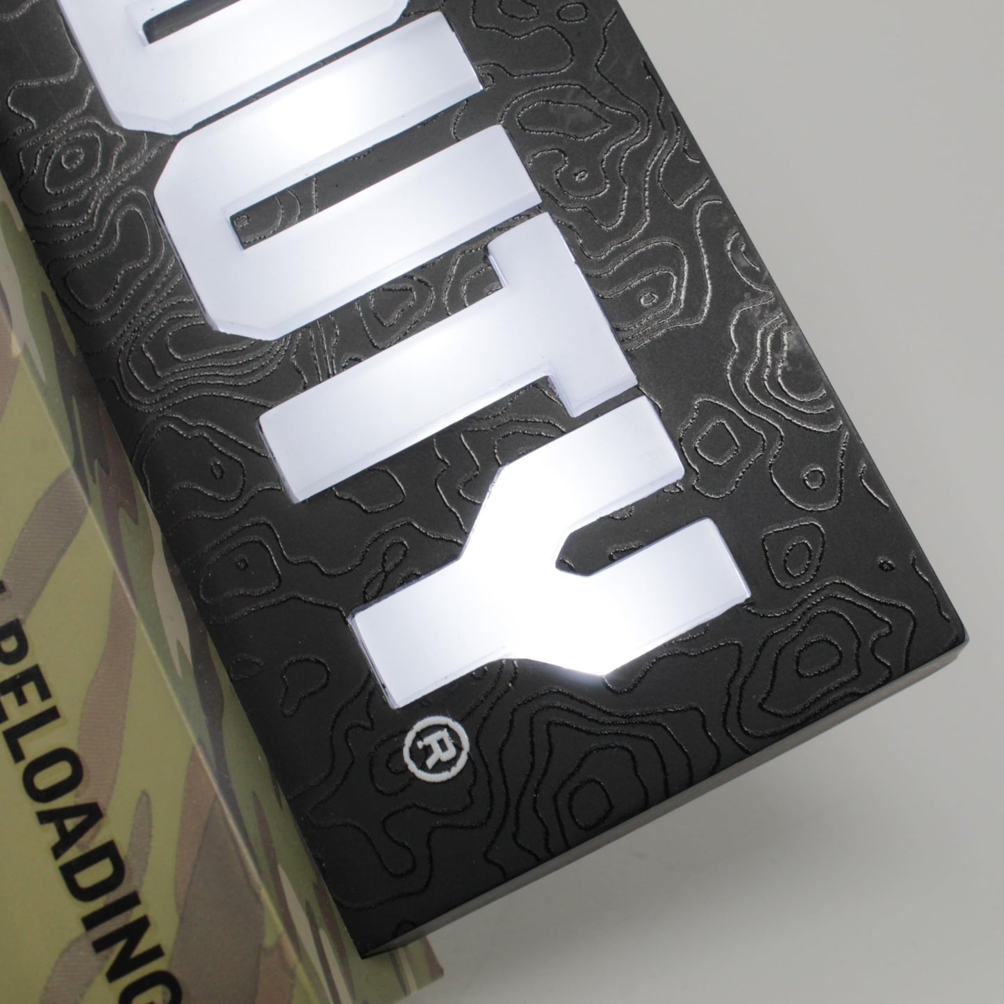 Neamedia Call of Duty logo LED lamp, official licensed gaming light for living room or office, compatible with consoles and PC.