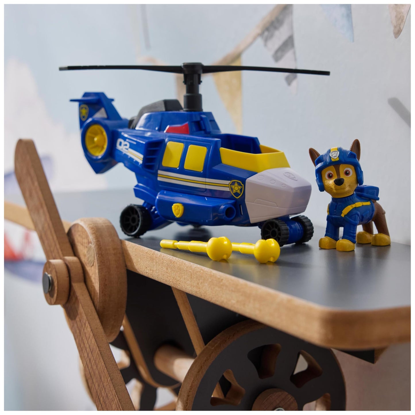 Paw Patrol: Air Rescue Chase Action Figure & Hero Helicopter Toy with Projectile Launcher & 2 Projectiles, Kids’ Toys for Boys & Girls Aged 3+