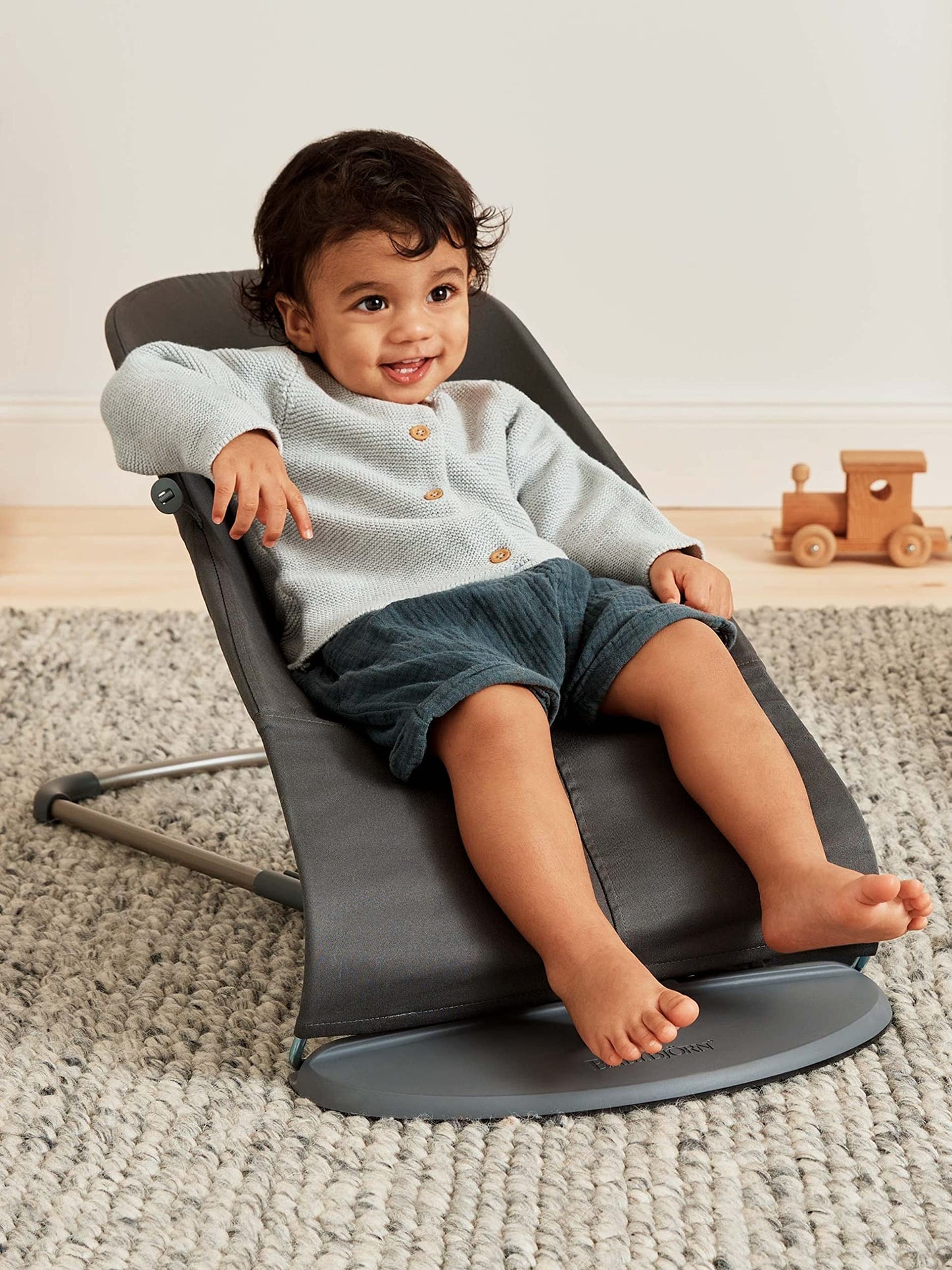 BabyBjörn Bouncer Bliss woven baby bouncer with classic quilt in anthracite fabric, featuring a soft, supportive seat for infants.