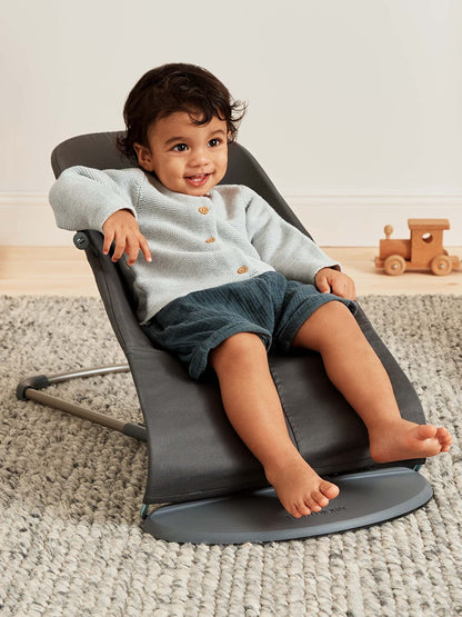 BabyBjörn Bouncer Bliss woven baby bouncer with classic quilt in anthracite fabric, featuring a soft, supportive seat for infants.