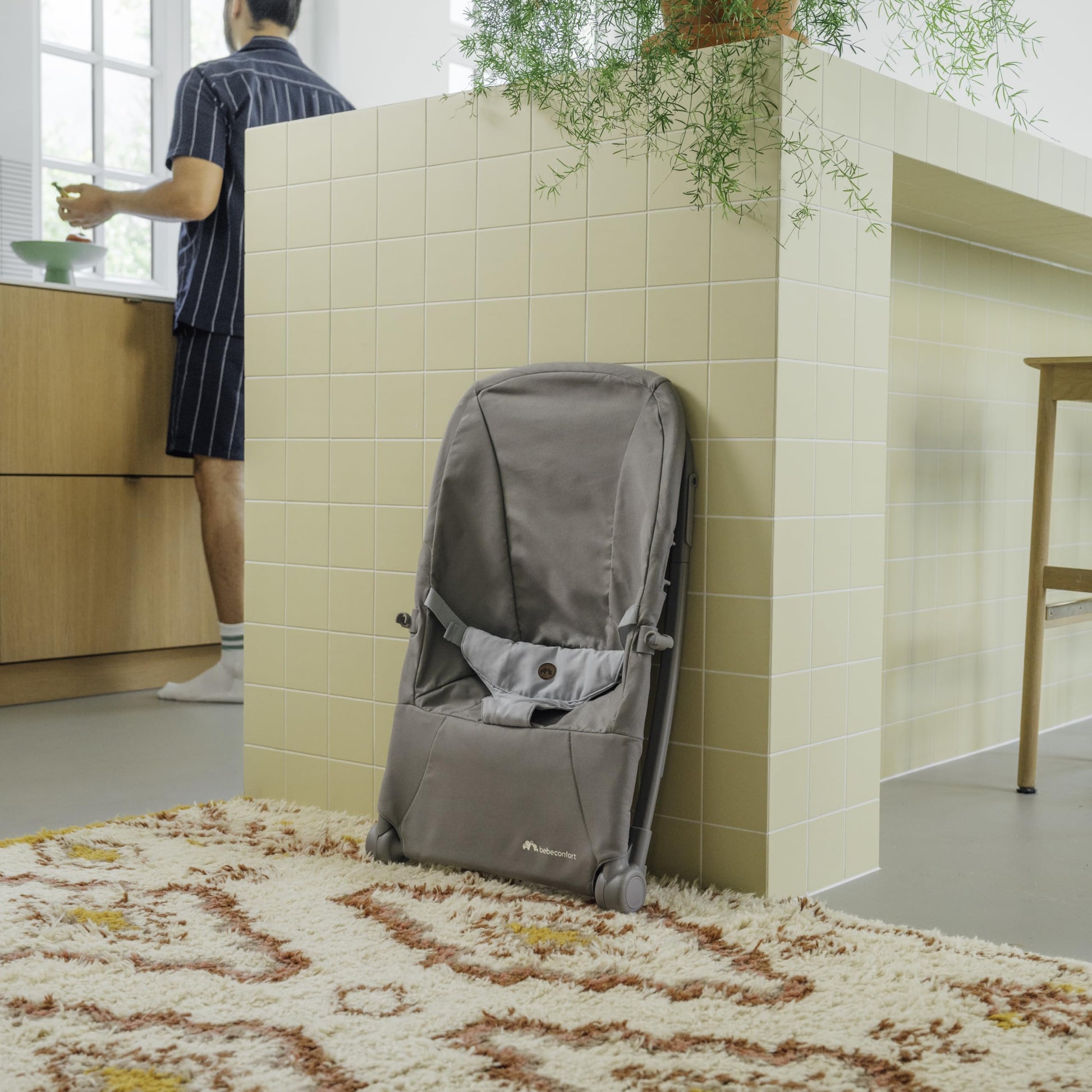 Bebeconfort Aster baby rocker with adjustable backrest, removable toy arch, 3-point harness, lightweight, ultra-flat fold, tinted graphite
