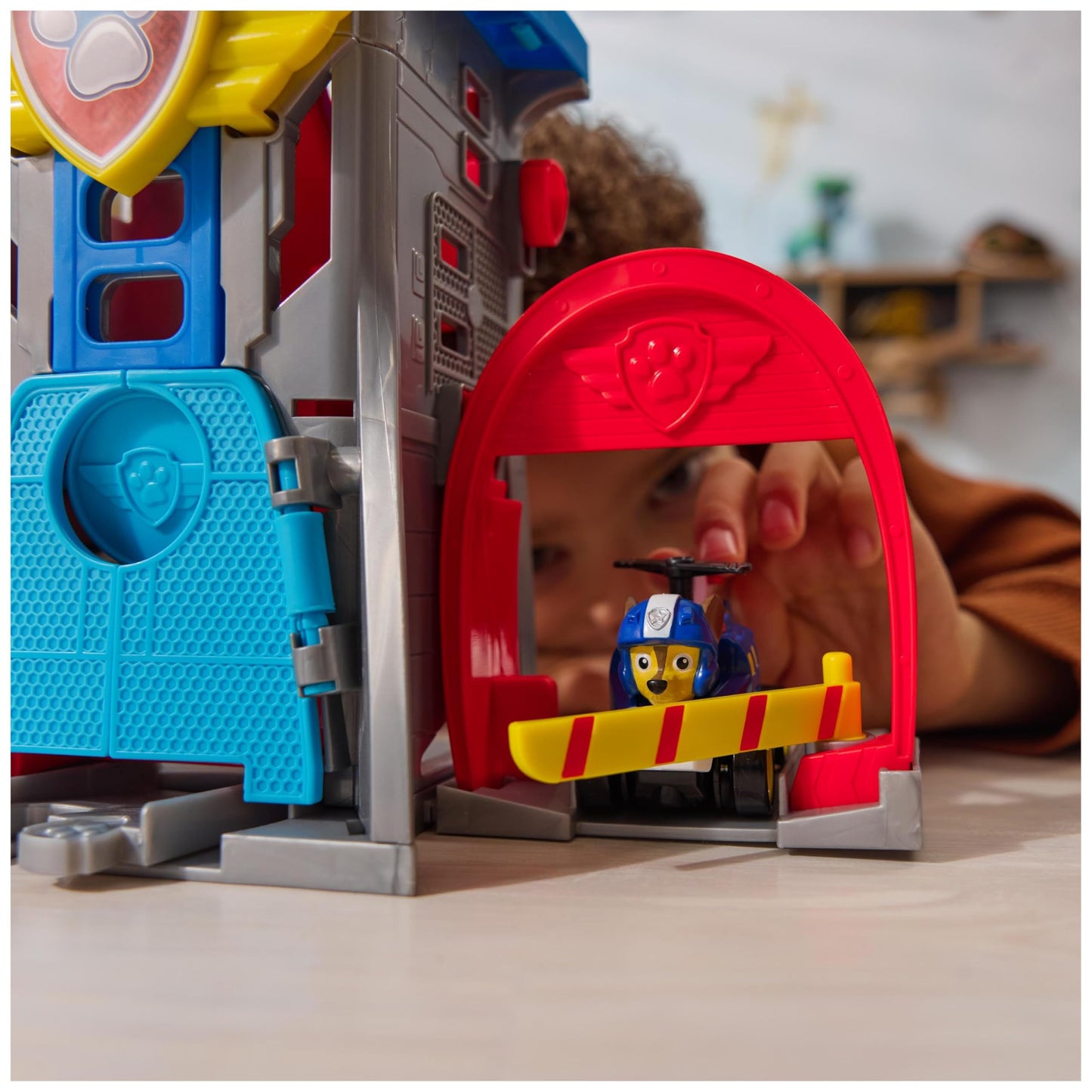Paw Patrol: Air Rescue, Pup Squad Adventure Bay Airport Playset, with Chase Toy Car Vehicle Launcher, Kids’ Toys for Boys and Girls 3+