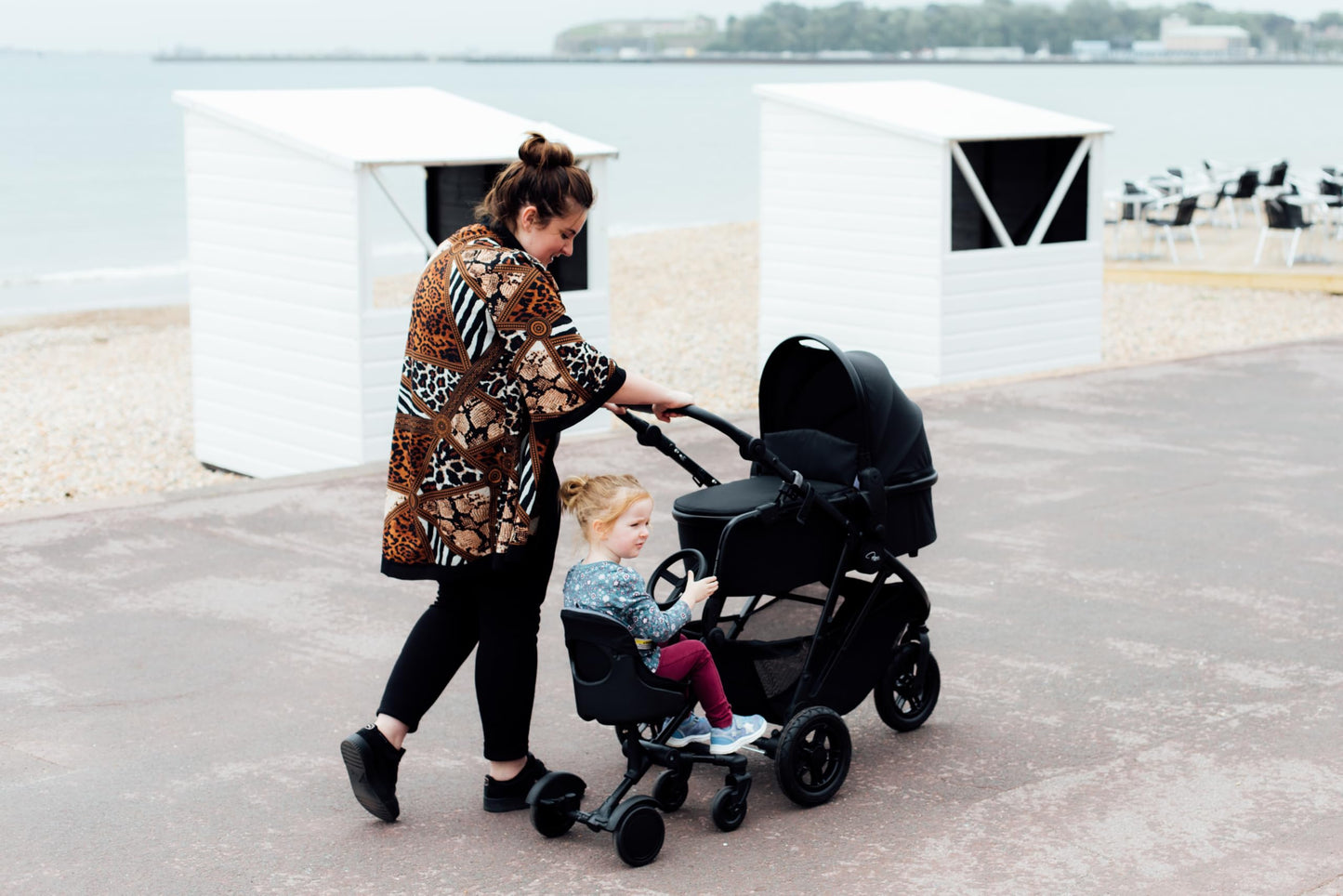 Roma Uptown 4 Wheel Toddler Seat & Steering Wheel, Universal Buggy Board with Seat, Side Attachment for Pushchairs & Buggies, Supports Up to 25kg, Eliminates Double Pram Need