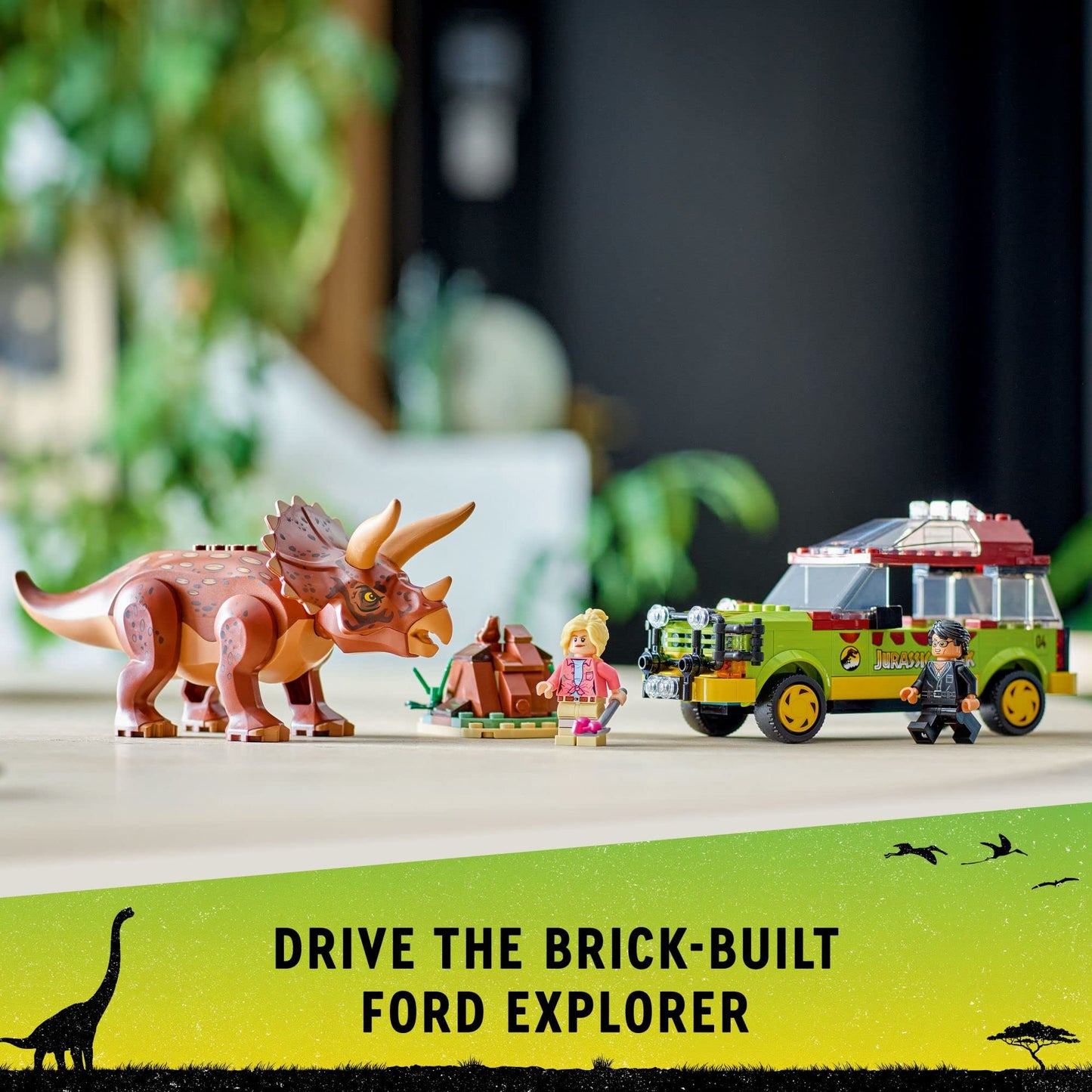 LEGO Jurassic Park Triceratops Research 76959 Jurassic World Toy Building Set; Fun Birthday Gift for Kids Aged 8 and Up, Featuring a Buildable Ford Explorer Car Toy, Dinosaur Figure and 2 Minifigures
