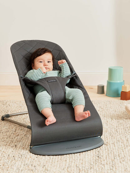 BabyBjörn Bouncer Bliss woven classic quilt in anthracite, showing the soft fabric and ergonomic design for soothing baby comfort.