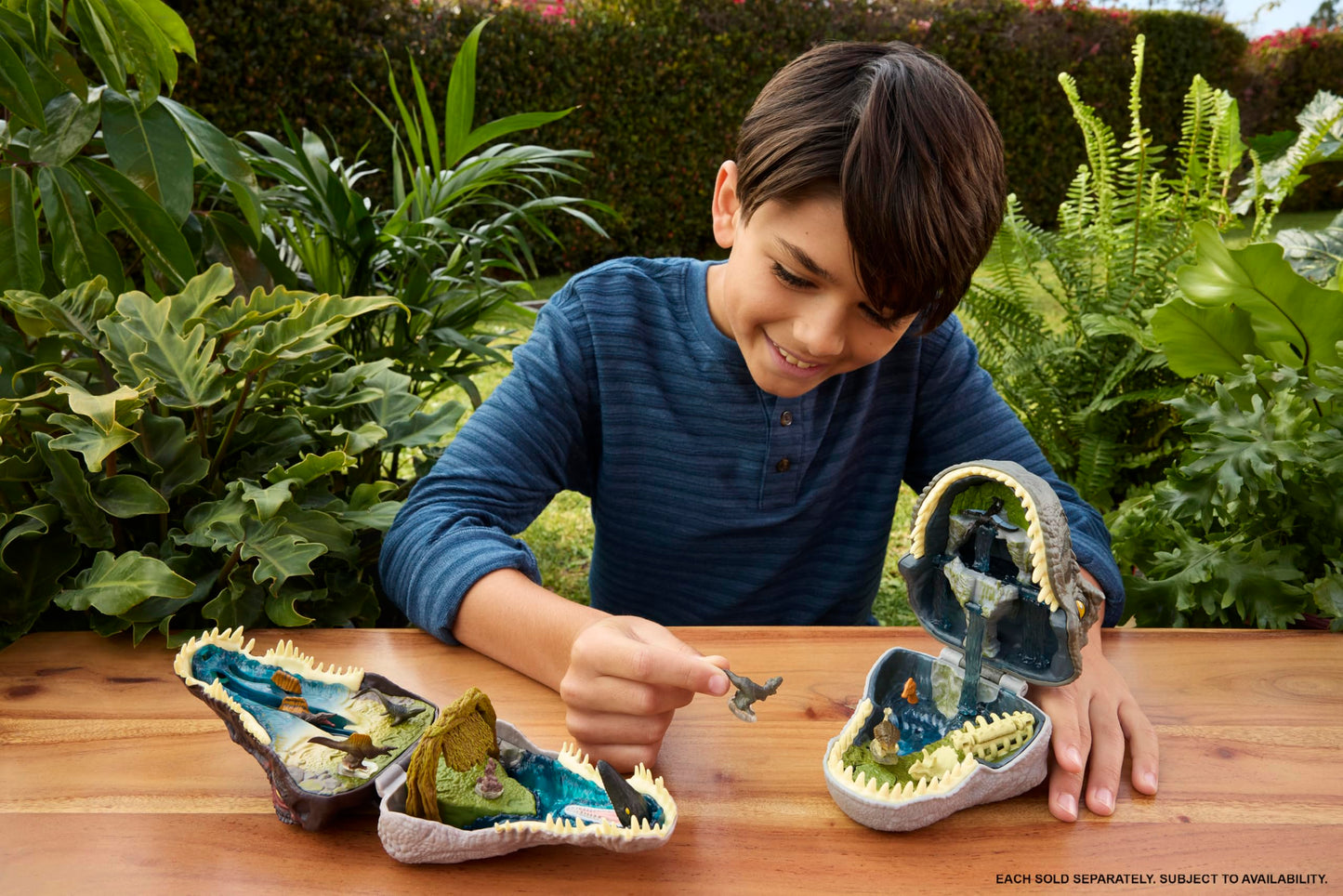Mattel Jurassic World Rebirth Micro Adventure Playset, Spinosaurus Head Opens to 4 Interactive Features, 3 Micro Figures, Dinosaur Toy, JGB98