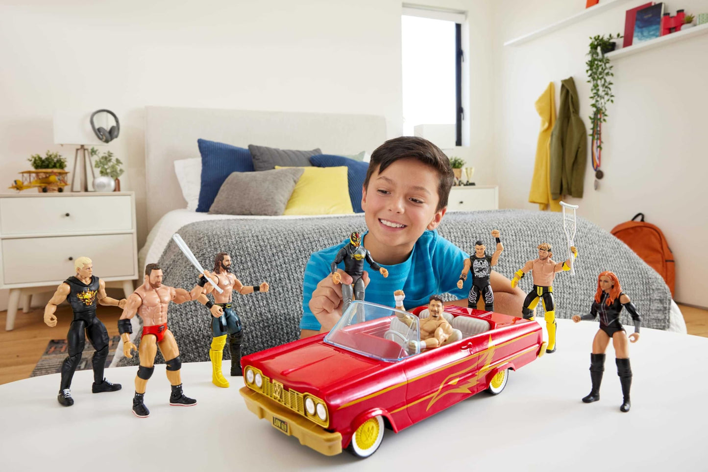 Mattel WWE Action Figure & Toy Vehicle Set, Rey Mysterio Main Event Figure & Lucha Low Rider Car with Launching Action & Hydraulics, HYT25