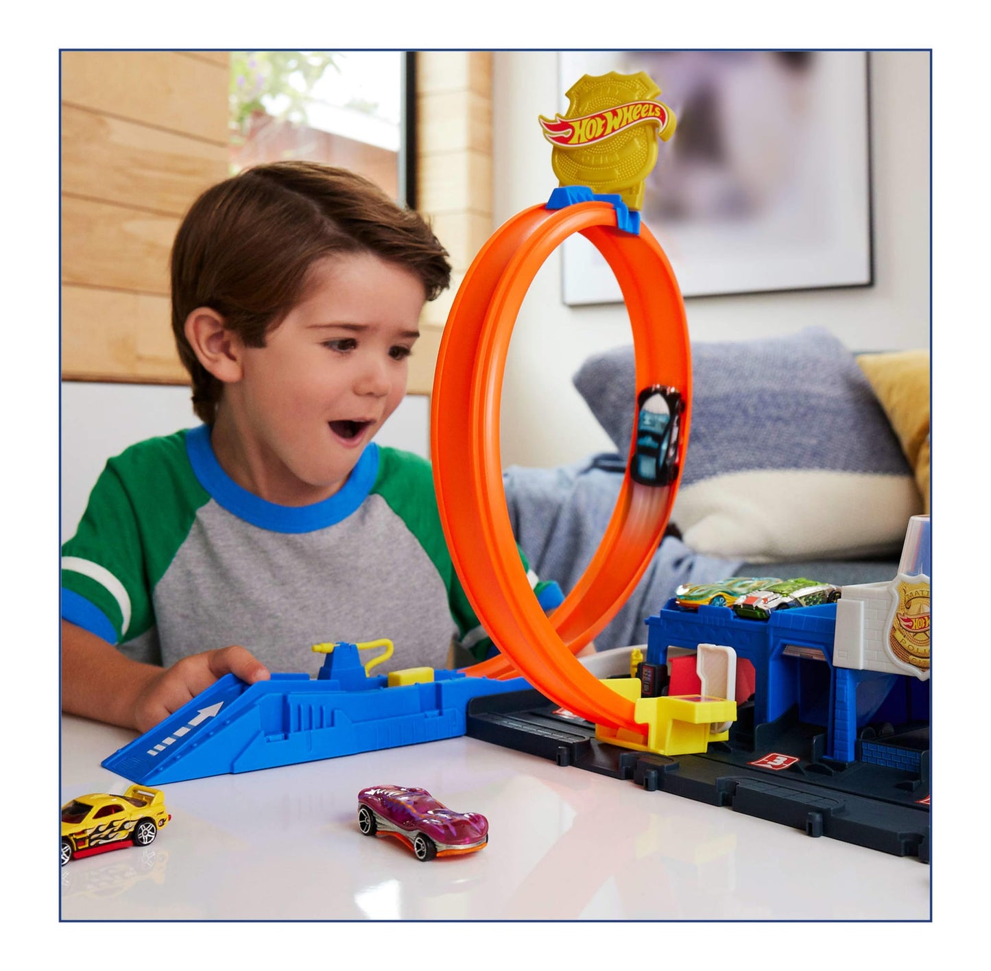 Hot Wheels Super Police Station playset with adjustable loop and 1:64 scale die-cast car on a vibrant track.