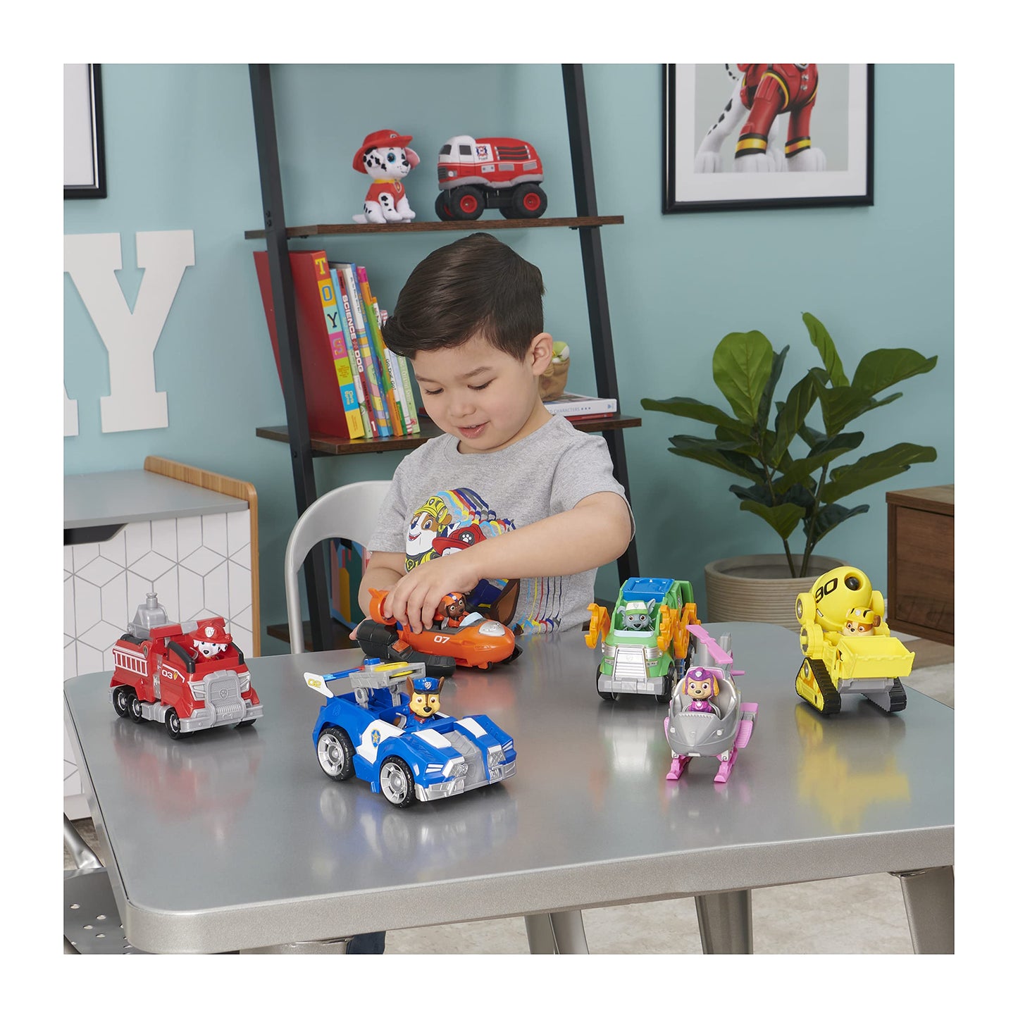 Paw Patrol, Zuma’s Deluxe Movie Transforming Toy Car with Collectible Action Figure, Kids Toys for Ages 3 and up