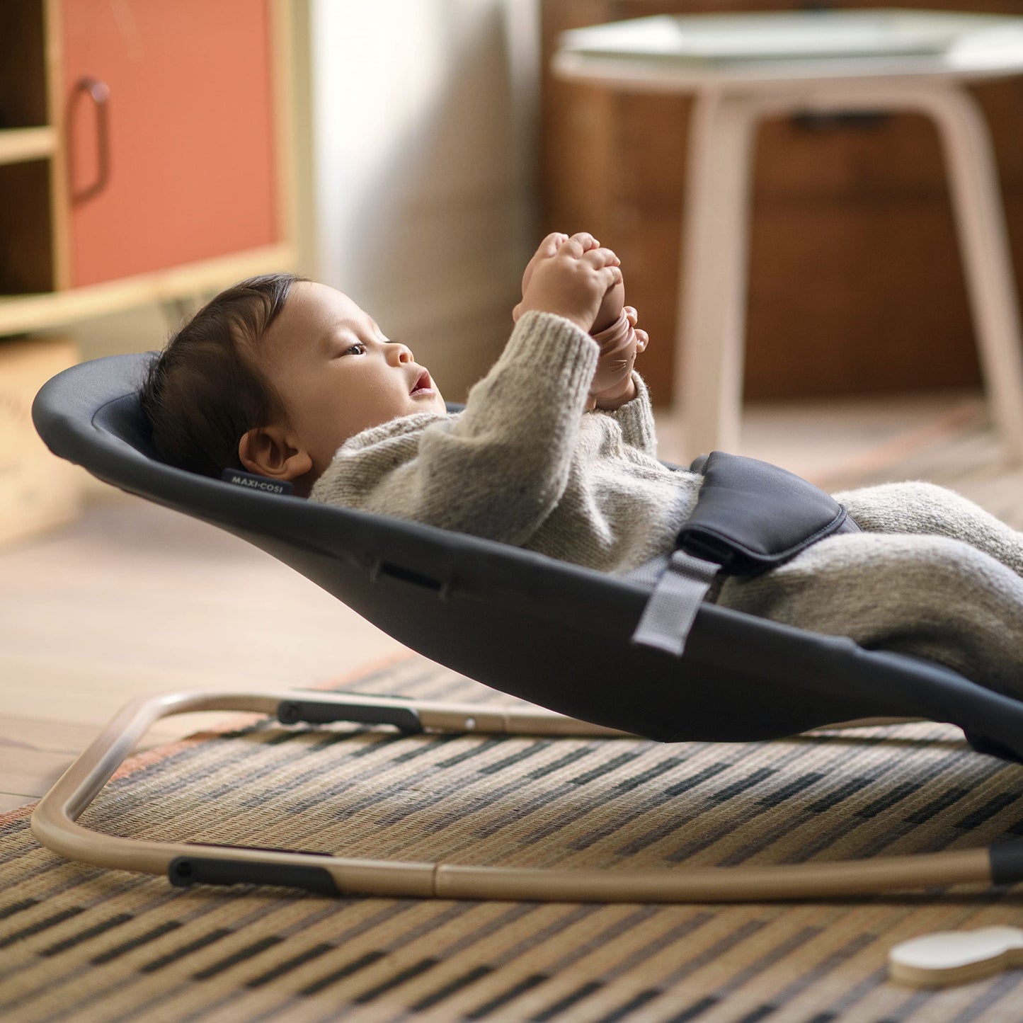 Maxi-Cosi Loa baby rocker in Beyond Graphite with foldable design, two recline positions, lightweight, portable bouncer with recycled fabrics.