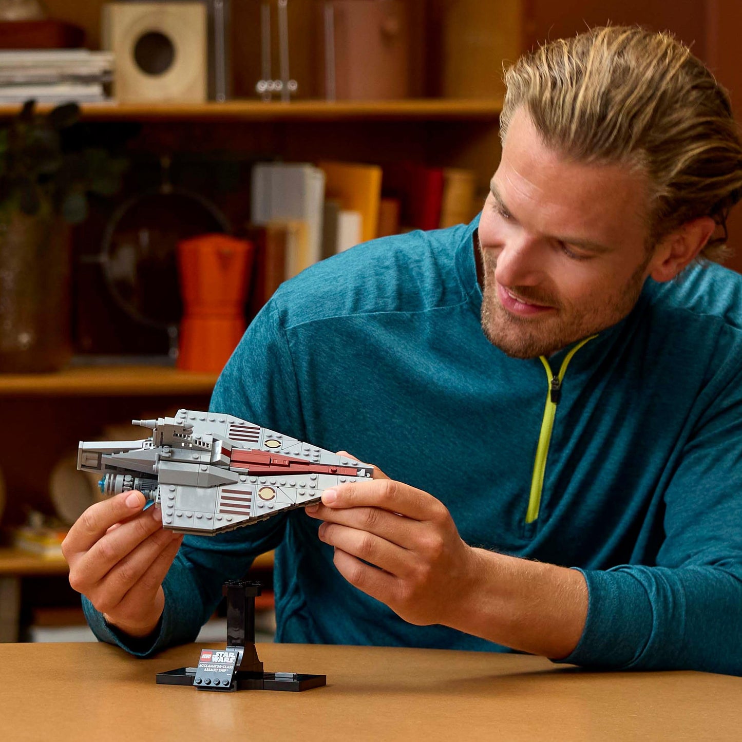 LEGO Star Wars 75404 Acclamator-Class Assault Ship, Collectible Starship Model Building Set with a Display Stand, Birthday Gift Idea for Teenage & Adult Fans of Attack of The Clones