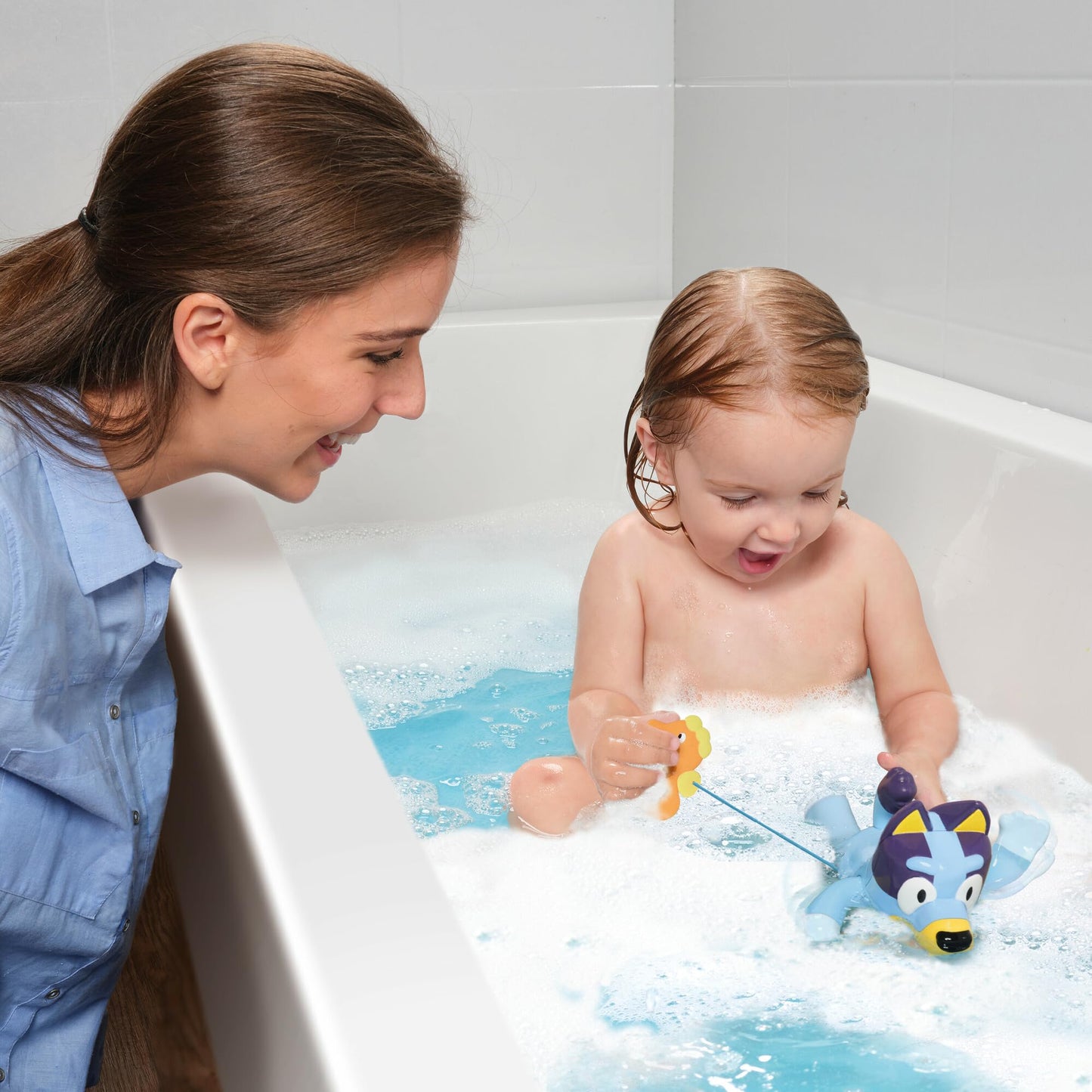 Toomies Swimming Bluey - Toddler Bath Bluey Toy with Pull String Seahorse, Swims on Front and Back - Interactive Water Play Bluey Toys - Baby Bath Toys and Swimming Pool Toys for +18 Months Old
