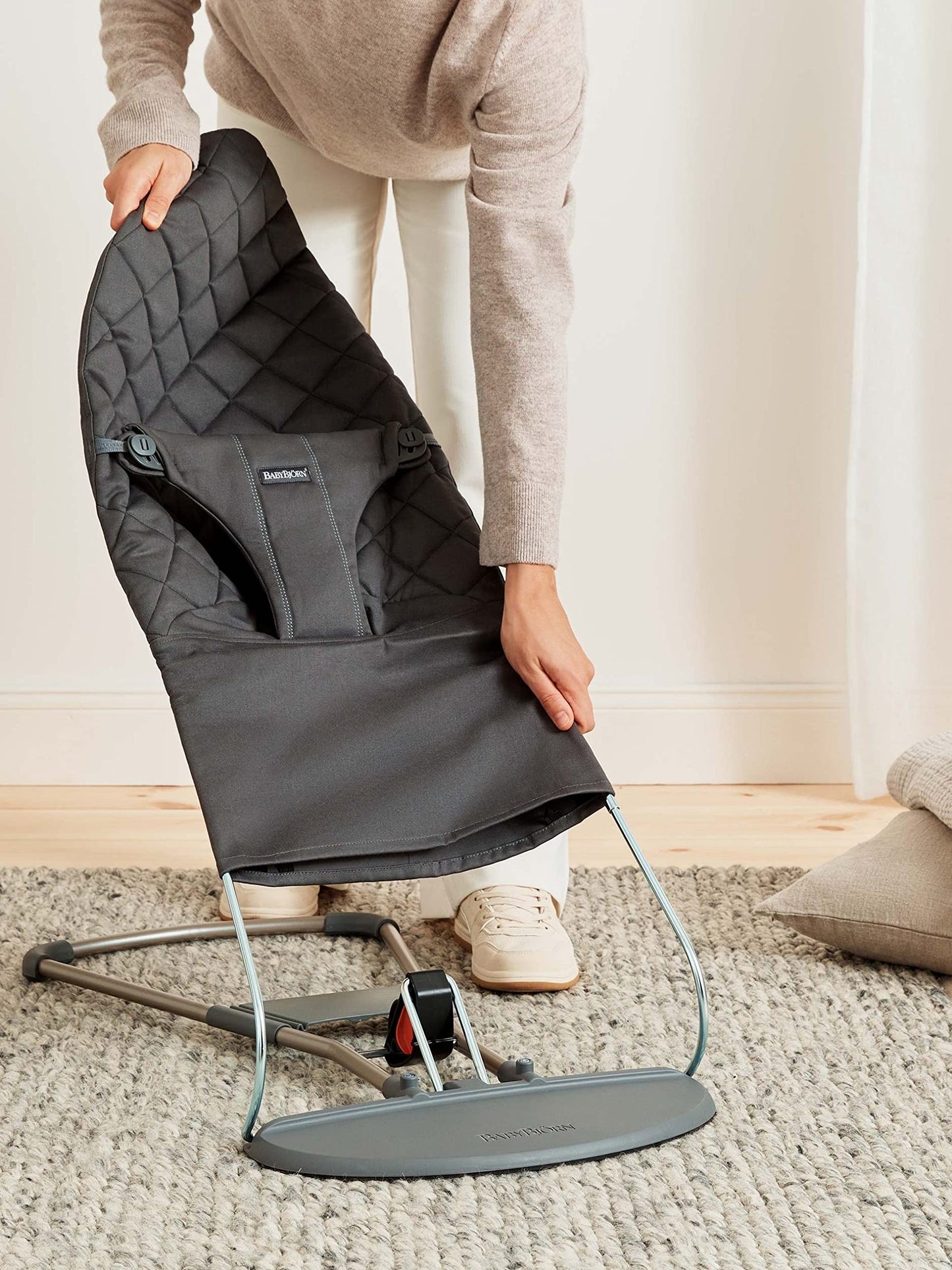 BabyBjörn Bouncer Bliss in woven fabric with classic quilt in anthracite color, showing the ergonomic baby bouncer with fabric cover.