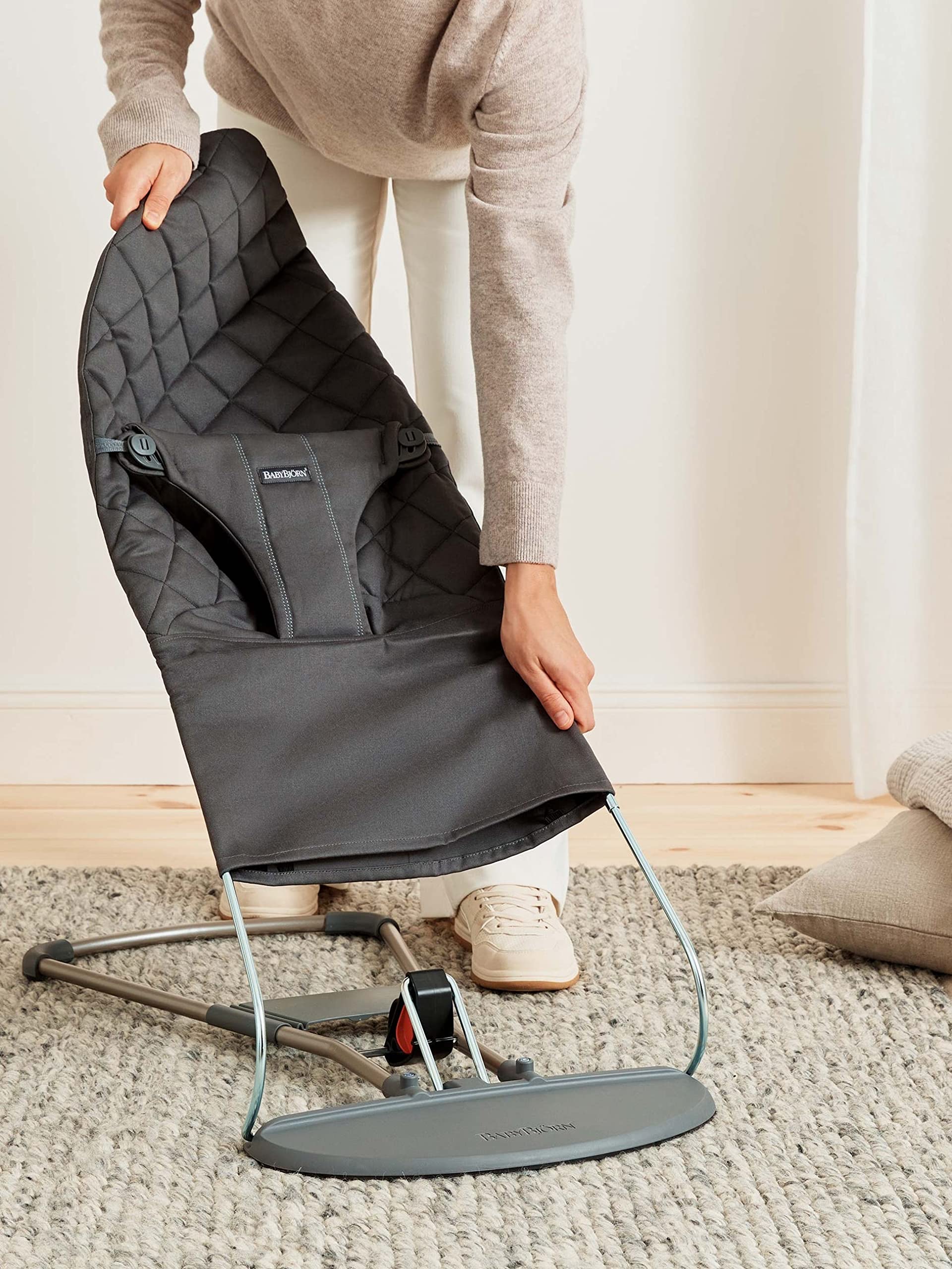 BabyBjörn Bouncer Bliss in woven fabric with classic quilt in anthracite color, showing the ergonomic baby bouncer with fabric cover.