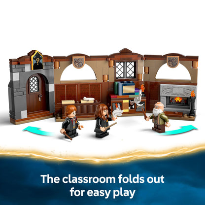 LEGO Harry Potter Hogwarts Castle Charms Class set with Hermione and Ron minifigures and Wingardium Leviosa function.