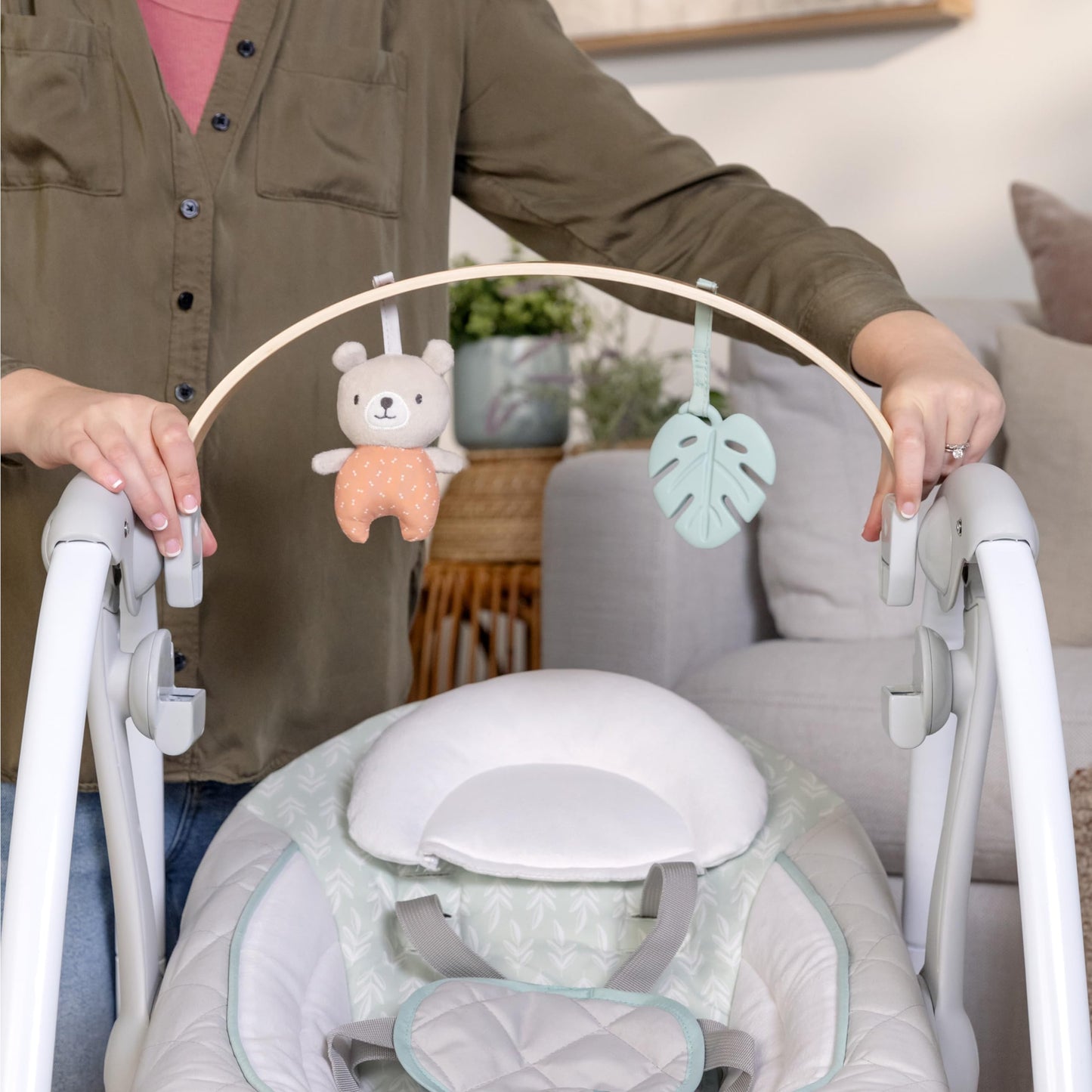 Ingenuity Cozy Spot Swing n Go Portable Swing - Removable and Rotatable Wood Toy Bar, 6-Speed, for Ages 0-9 Months, Up to 20 Pounds