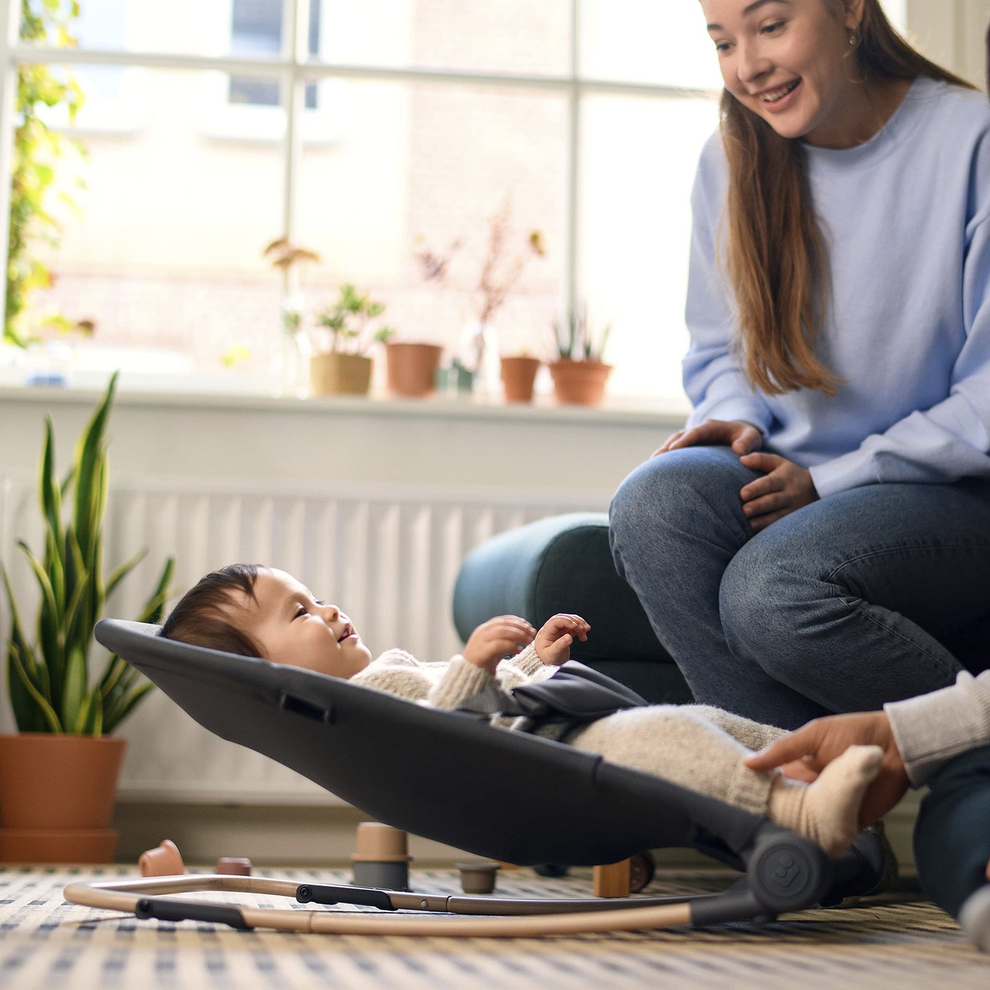 Maxi-Cosi Loa Baby Rocker in Beyond Graphite with foldable design, two recline positions, lightweight, portable bouncer with recycled fabrics.