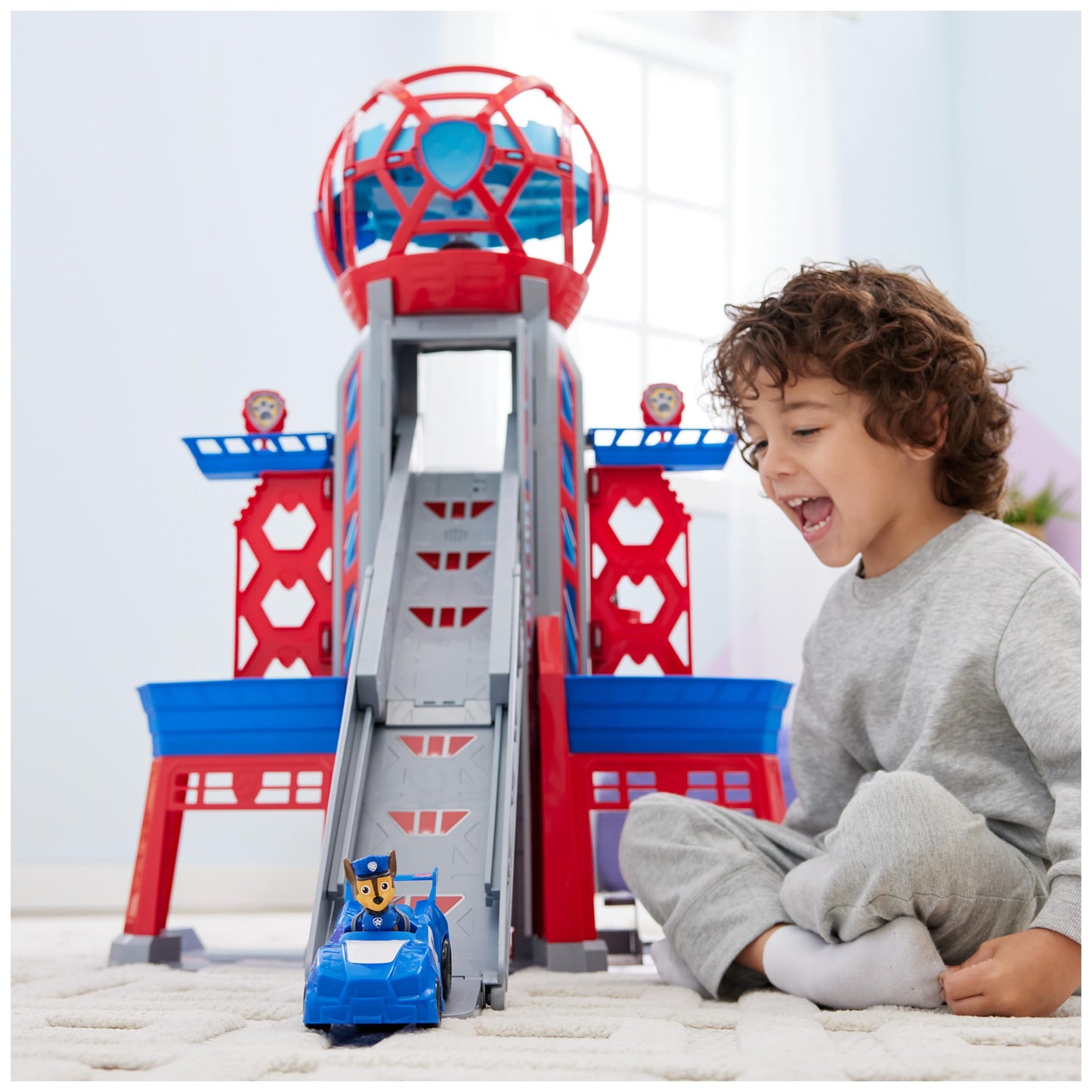 PAW PATROL: The Mighty movie, XXL headquarters from the movie, 91 cm high, includes 2 toy figures and 1 base vehicle, light and sounds, toy suitable for children from 3 years