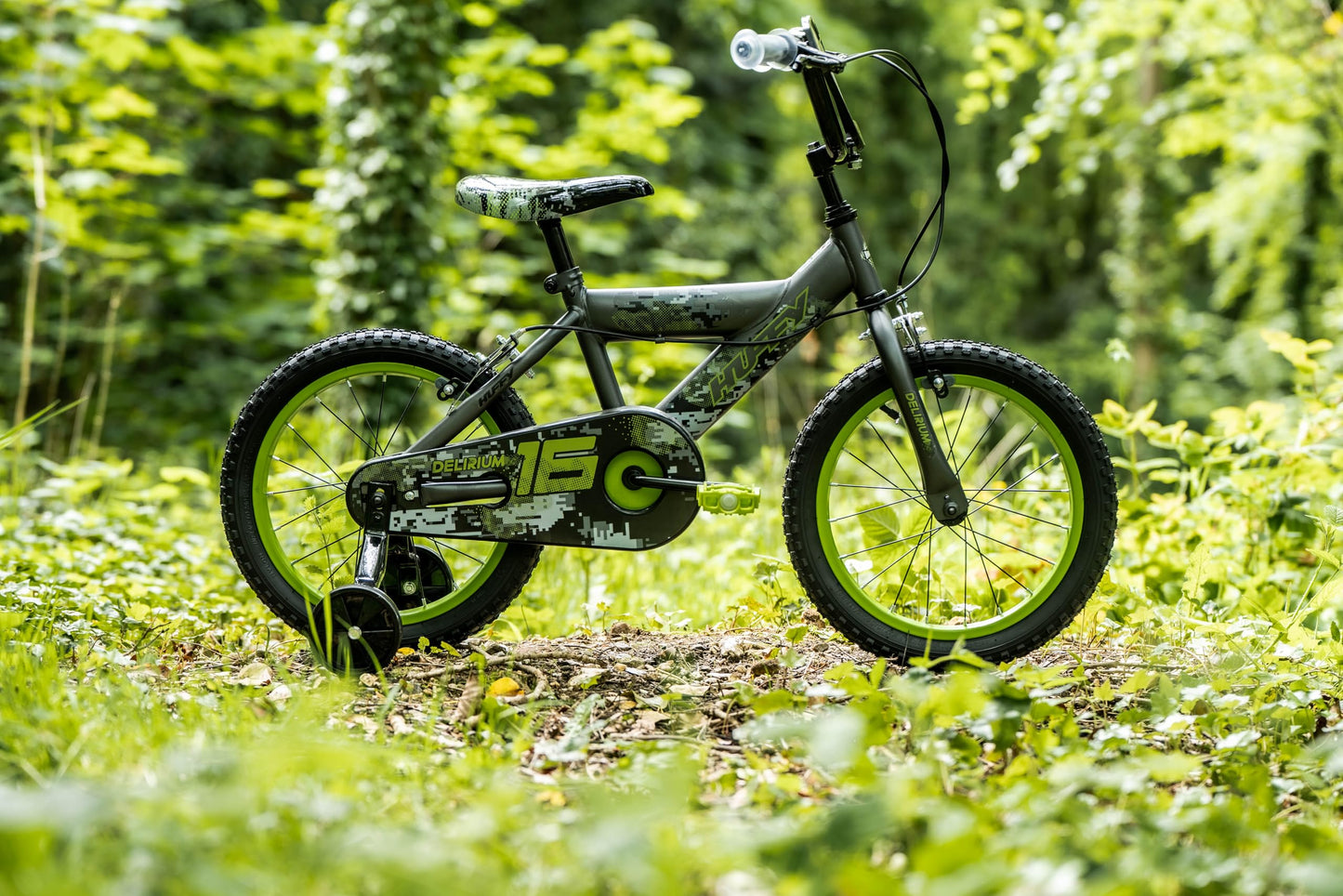 Huffy Delirium 16-Inch Boys’ Bike, Durable Steel Frame, Dual Caliper Brakes, Removable Stabilisers, Single-Speed, Kids’ Bicycle for Ages 4-6, Storm Matte Grey & Lime Green