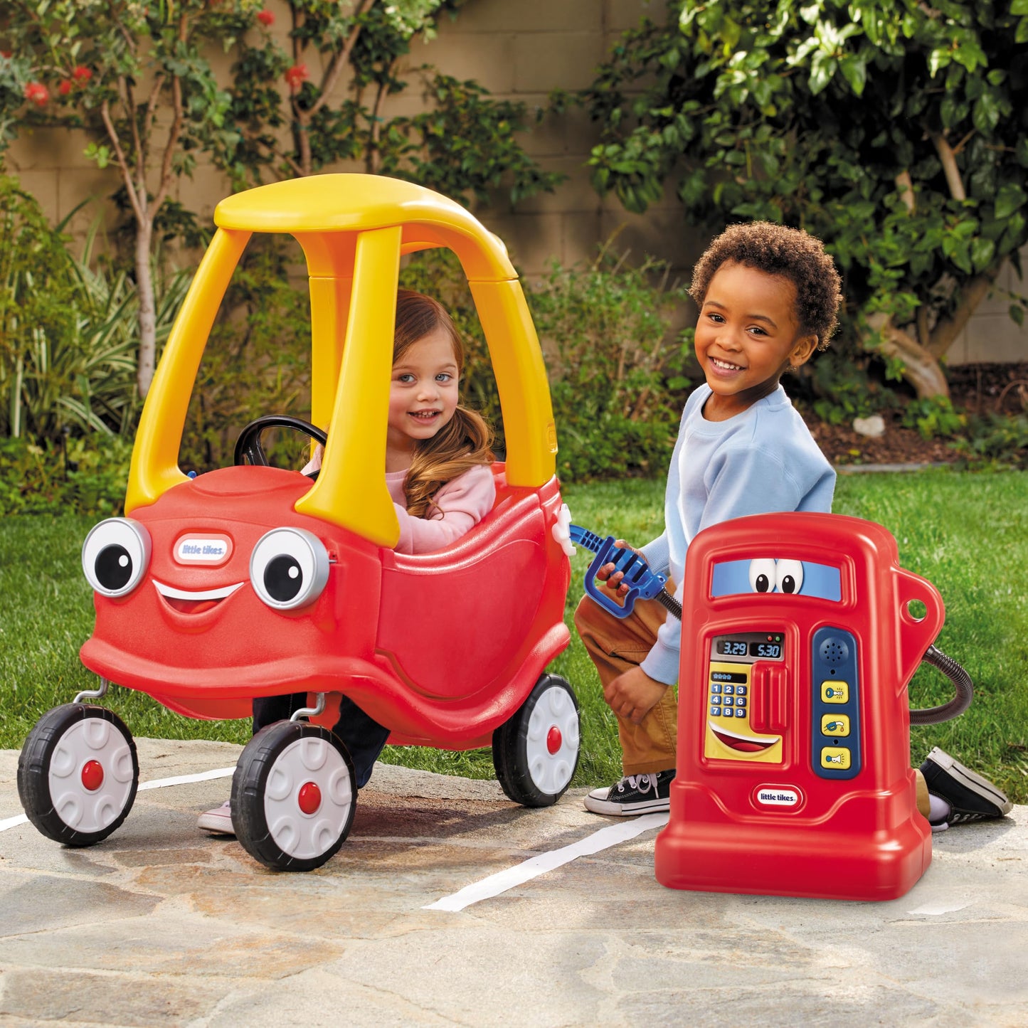 little tikes Cozy Pumper - Interactive Playset With Sound - Ideal for the Cozy Coupe, Cozy Truck, Cozy Cab, Princess Coupe (all available separately)