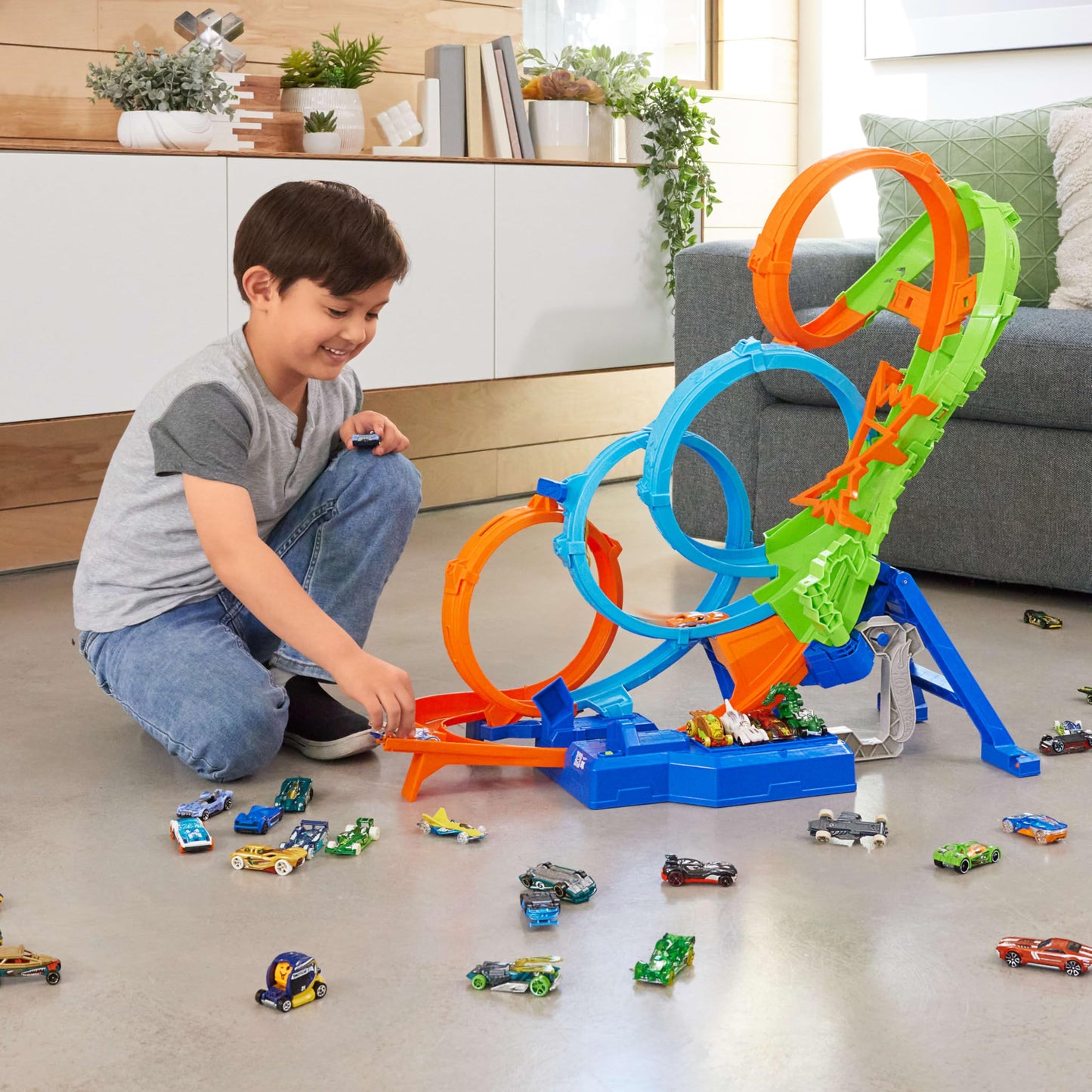 Hot Wheels track set featuring 4 loops, 3-way crash zone, motorized booster, and a 1:64 scale toy car.