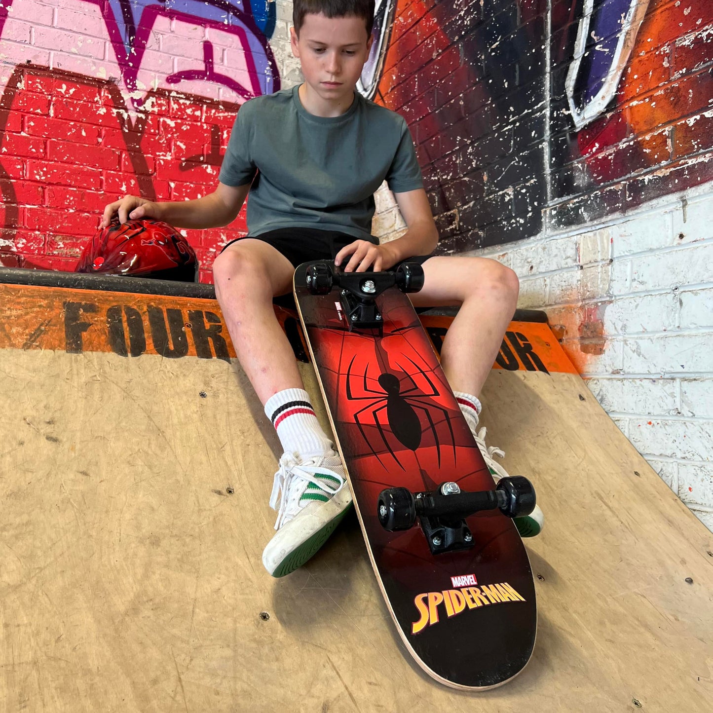 Spiderman Kids Beginners Skateboard | Officially Licensed Graphics Durable 7-Ply Deck Smooth PVC Wheels | Offering Enhanced Stability Balance and Coordination Development | Age 5+