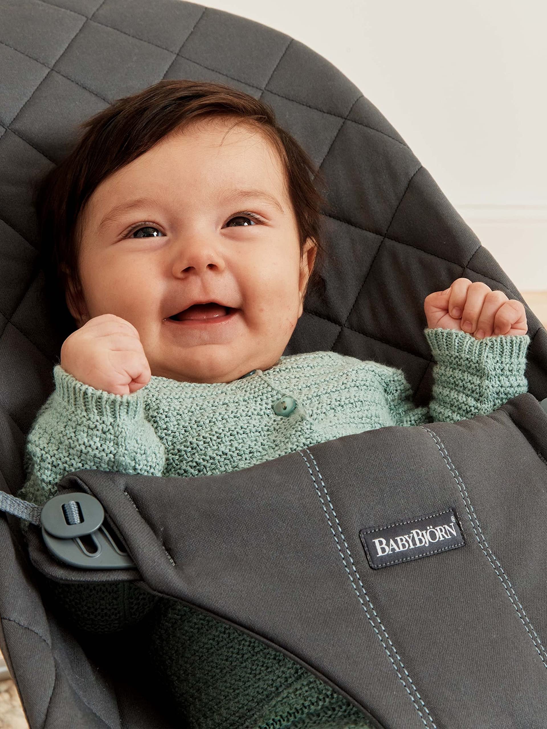 BabyBjörn Bouncer Bliss woven classic quilt in anthracite, showing the ergonomic baby bouncer with soft fabric and supportive design.