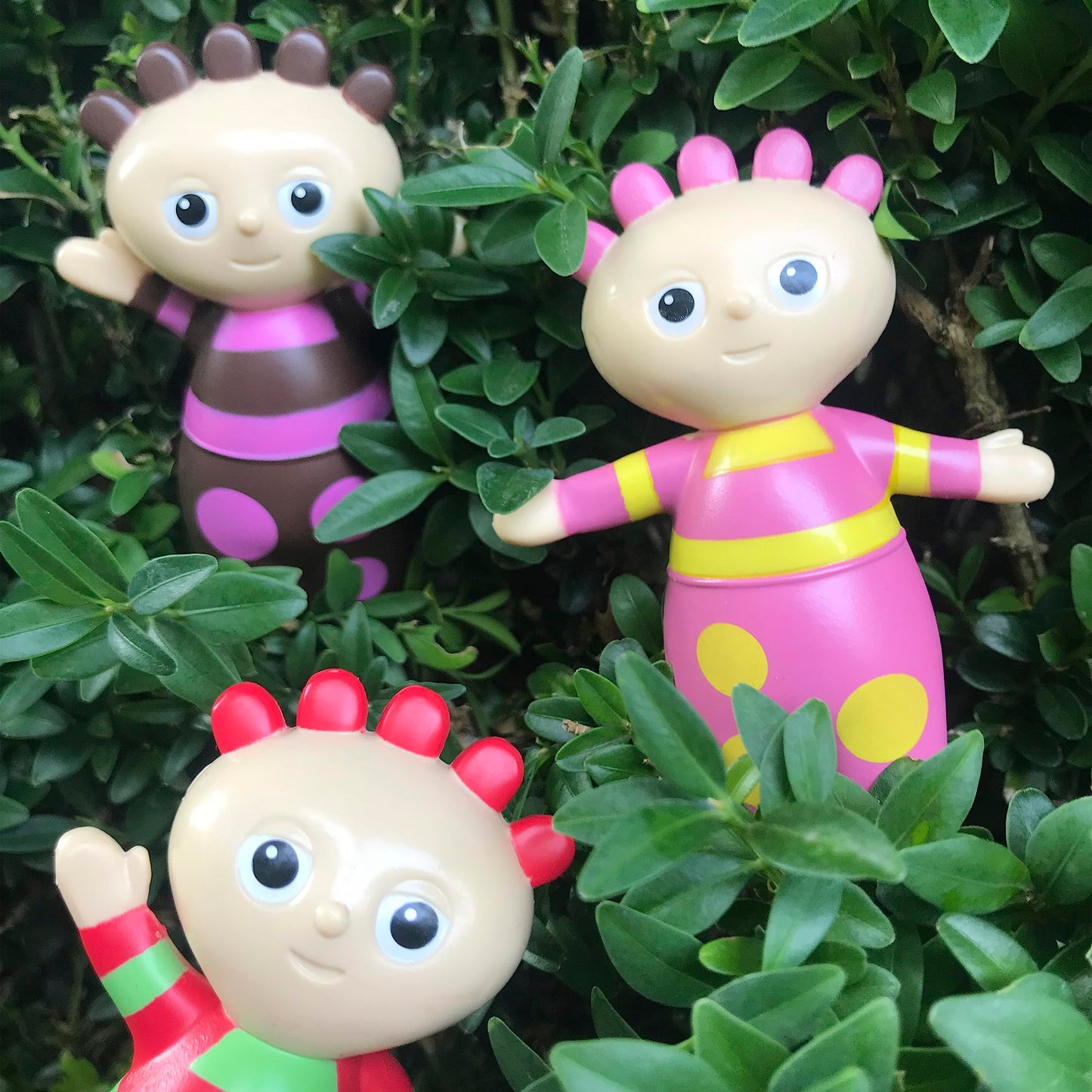 In The Night Garden Toy Figure Set, including, Igglepiggle, Upsy Daisy & the Tombliboos. Cbeebies TV Show. Toddler toys, Aged 18ms+. Includes 5 figures.