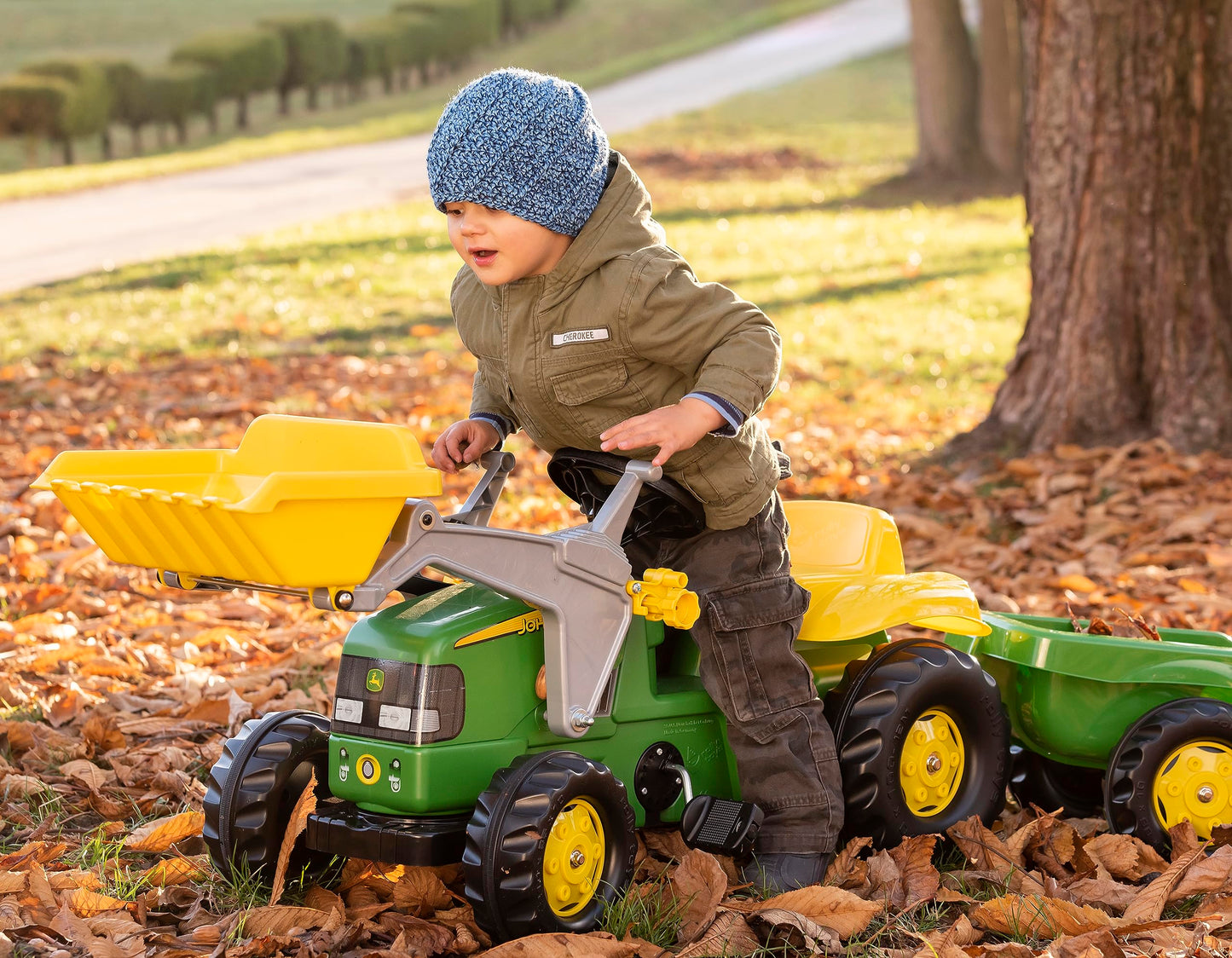 John Deere Ride-on Tractor with Loader and Detachable Trailer