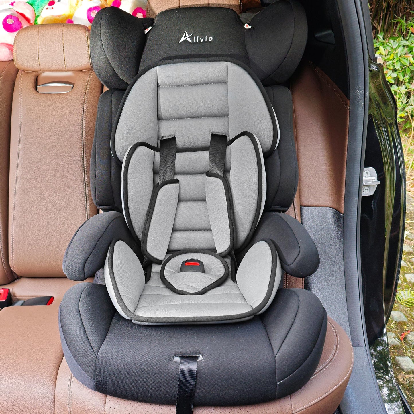 Alivio adjustable car seat for toddlers and children with padded fabric, 3-layer headrest, soft recline, and secure harness.