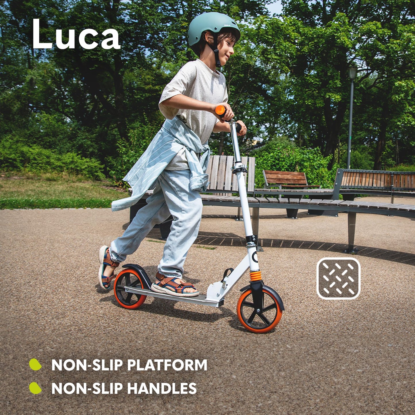 Lionelo Luca scooter for kids and teens, lightweight 4kg, foldable design, adjustable handlebars, non-slip platform.