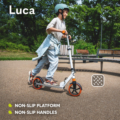 Lionelo Luca scooter for kids and teens, lightweight 4kg, foldable design, adjustable handlebars, non-slip platform.