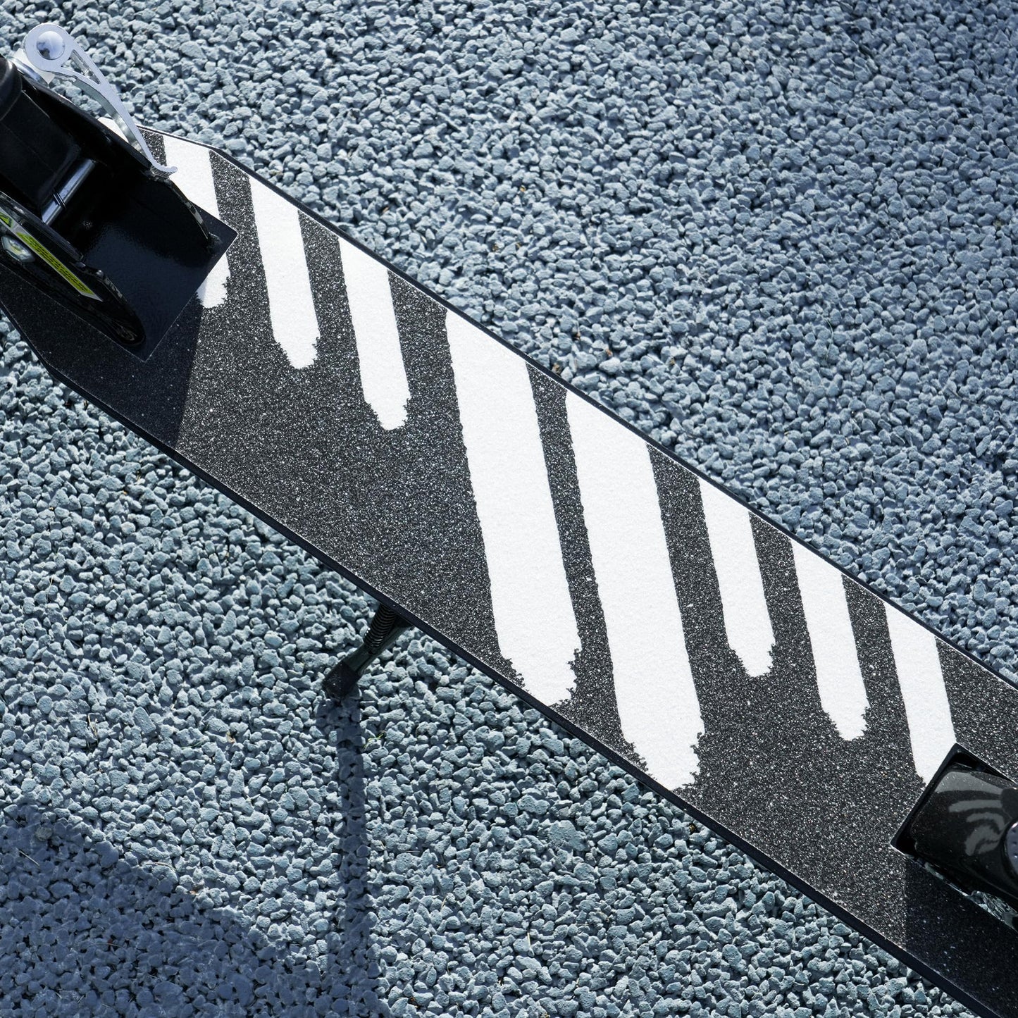 AIYAPLAY black folding kick scooter for ages 3-8, featuring adjustable handle, light-up wheels, handbrake, and rear brake.