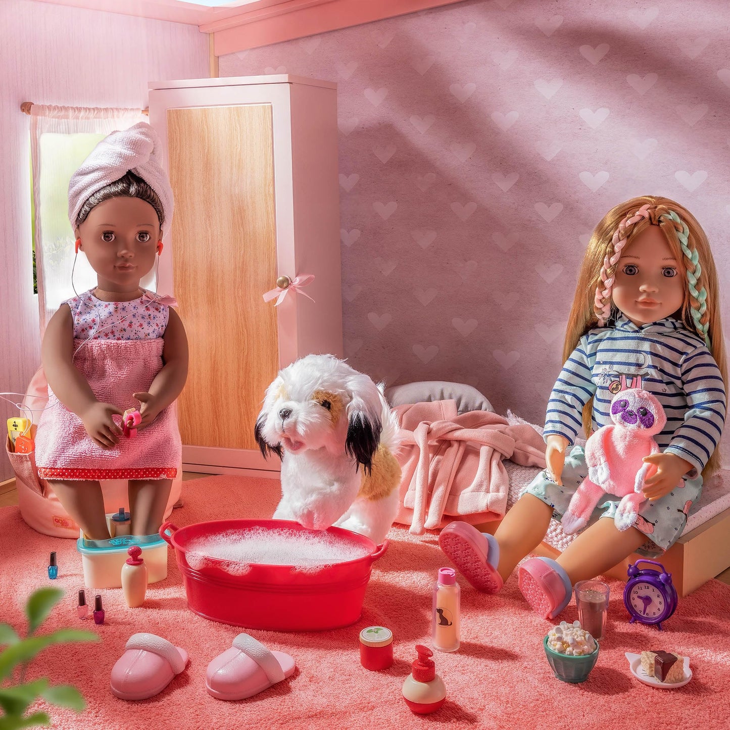 Our Generation Sleepy Sloth outfit set for 46 cm dolls, featuring a sloth plush toy and hooded pajama accessories.
