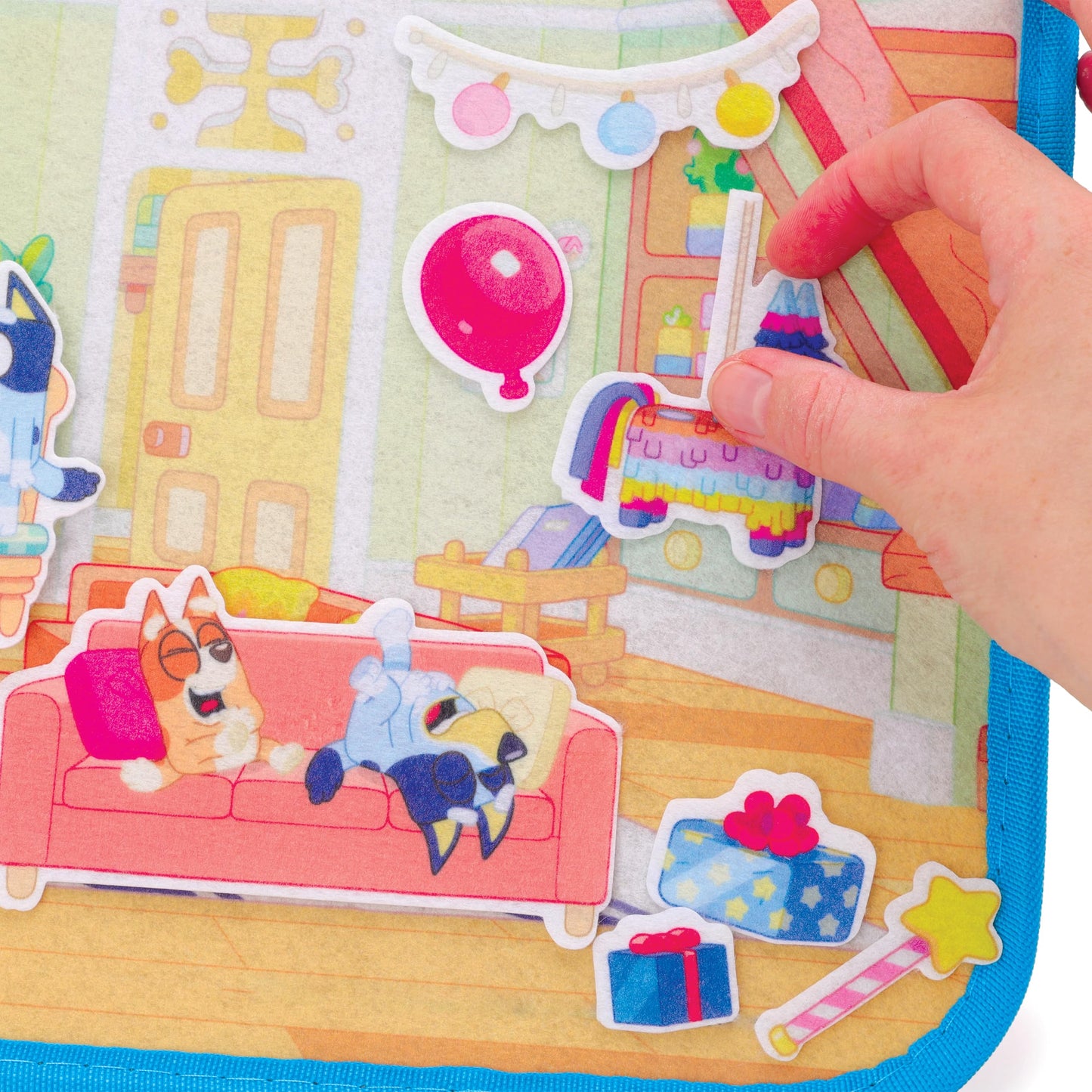 Toyland® 96 Piece Bluey Felt Activity Set - Portable Carry Case with 2 Scene Backgrounds - 95 Charcters & Props - Mess Free Imaginative Play Toys - Age 18 Months +